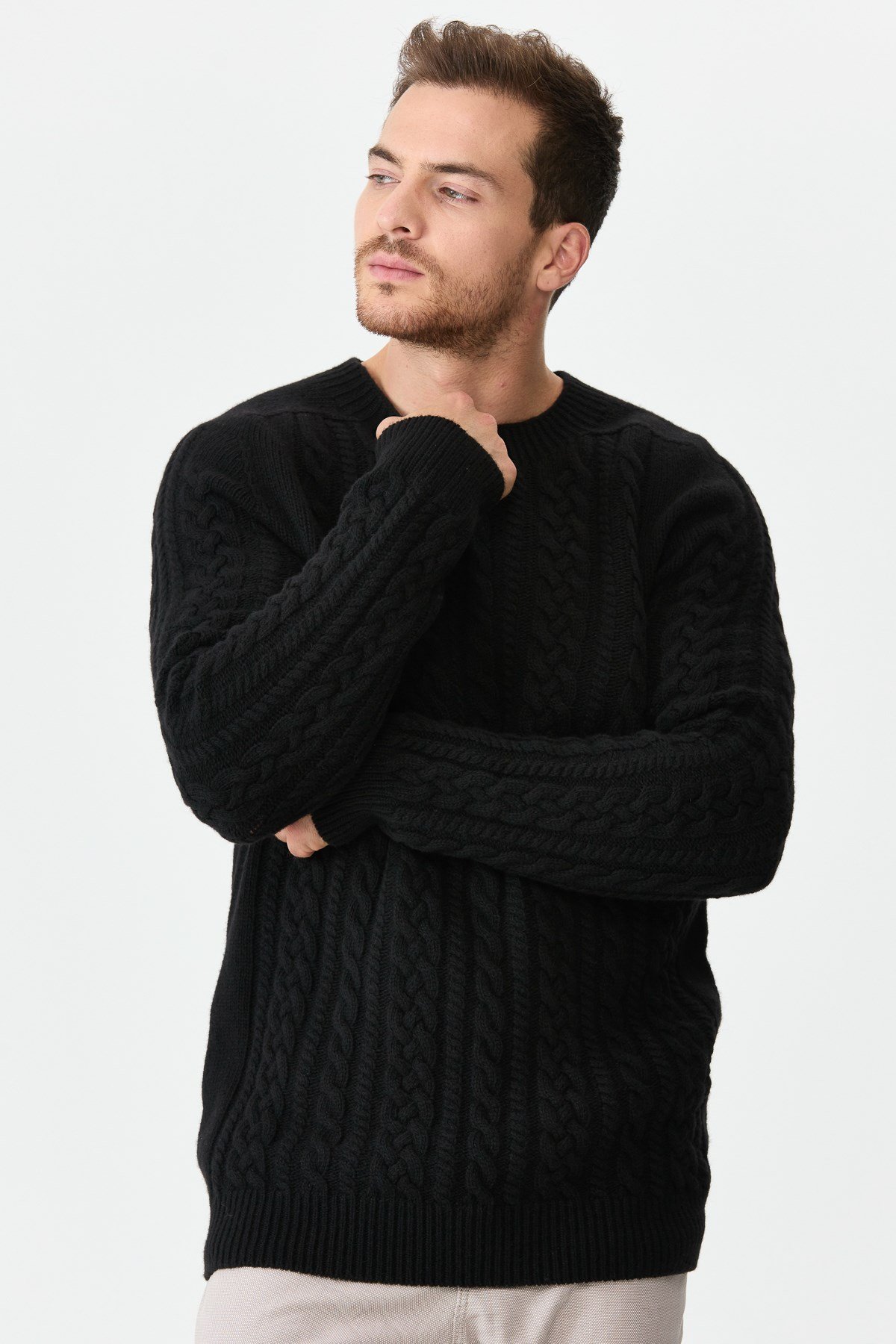 22588Мужской свитер с круглым вырезом из шерсти и трикотажа Черный