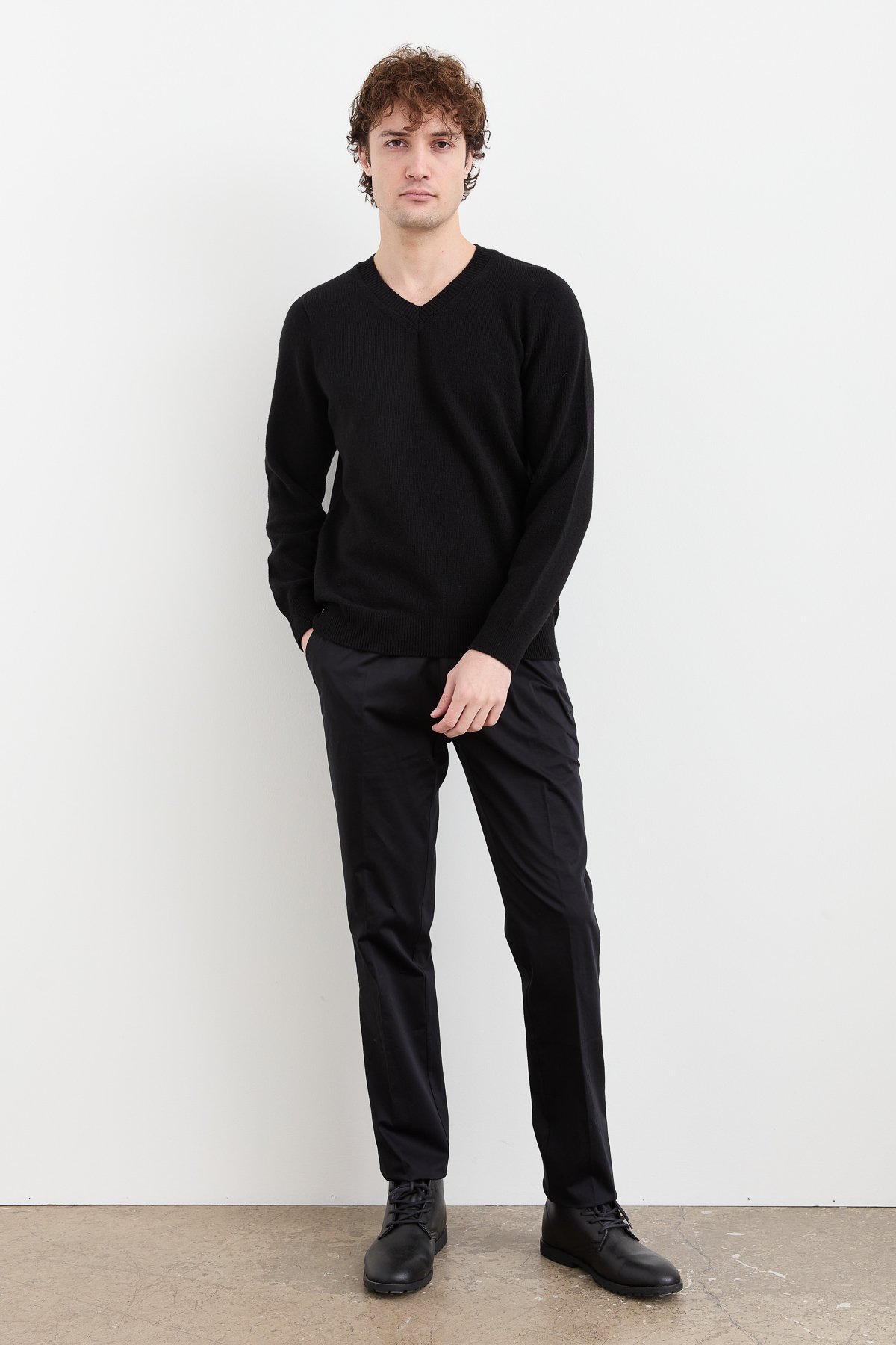 23526Erkek V Yaka Basic Yün Kazak Siyah