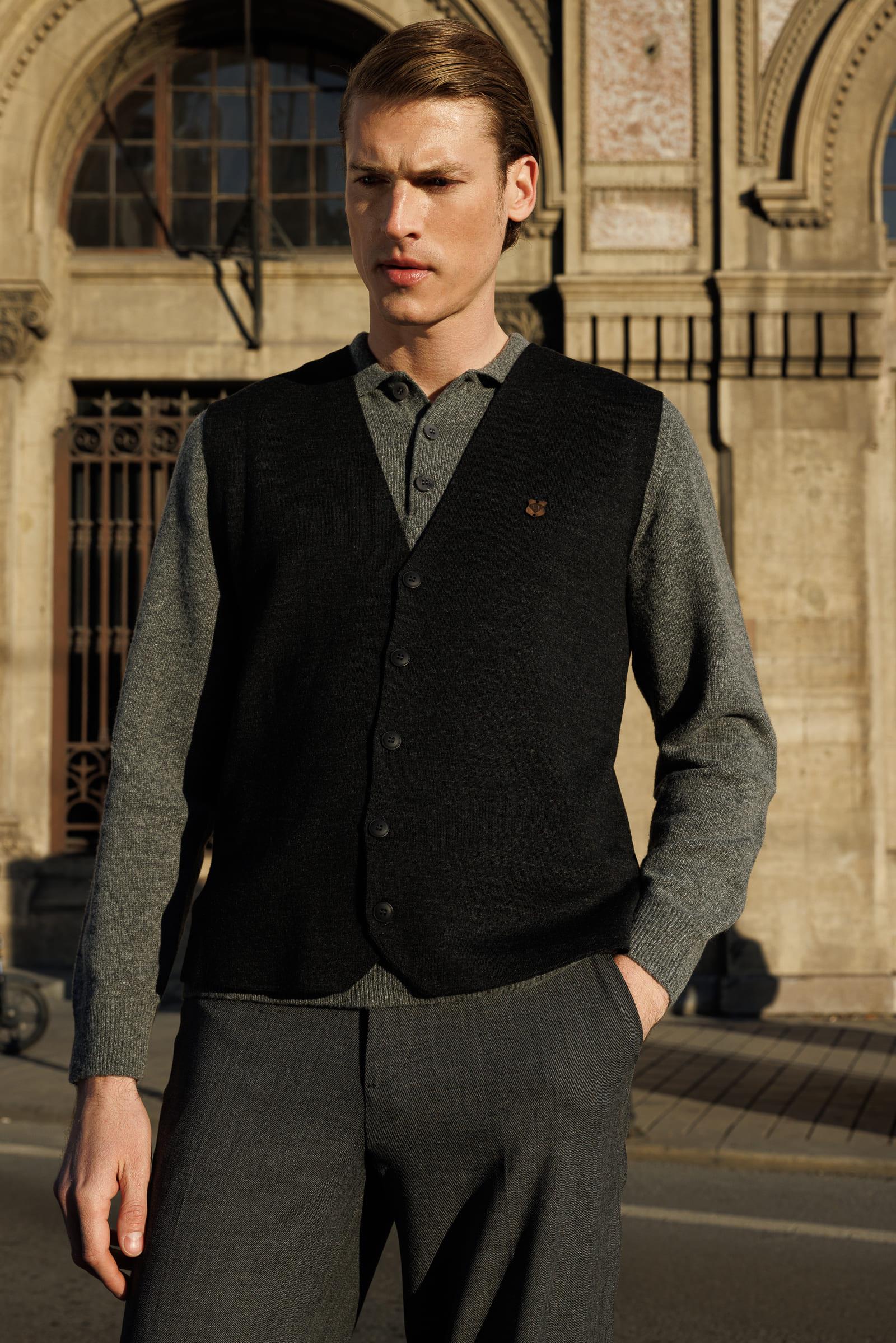 23511Erkek V Yaka Düz Yün Yelek Antrasit