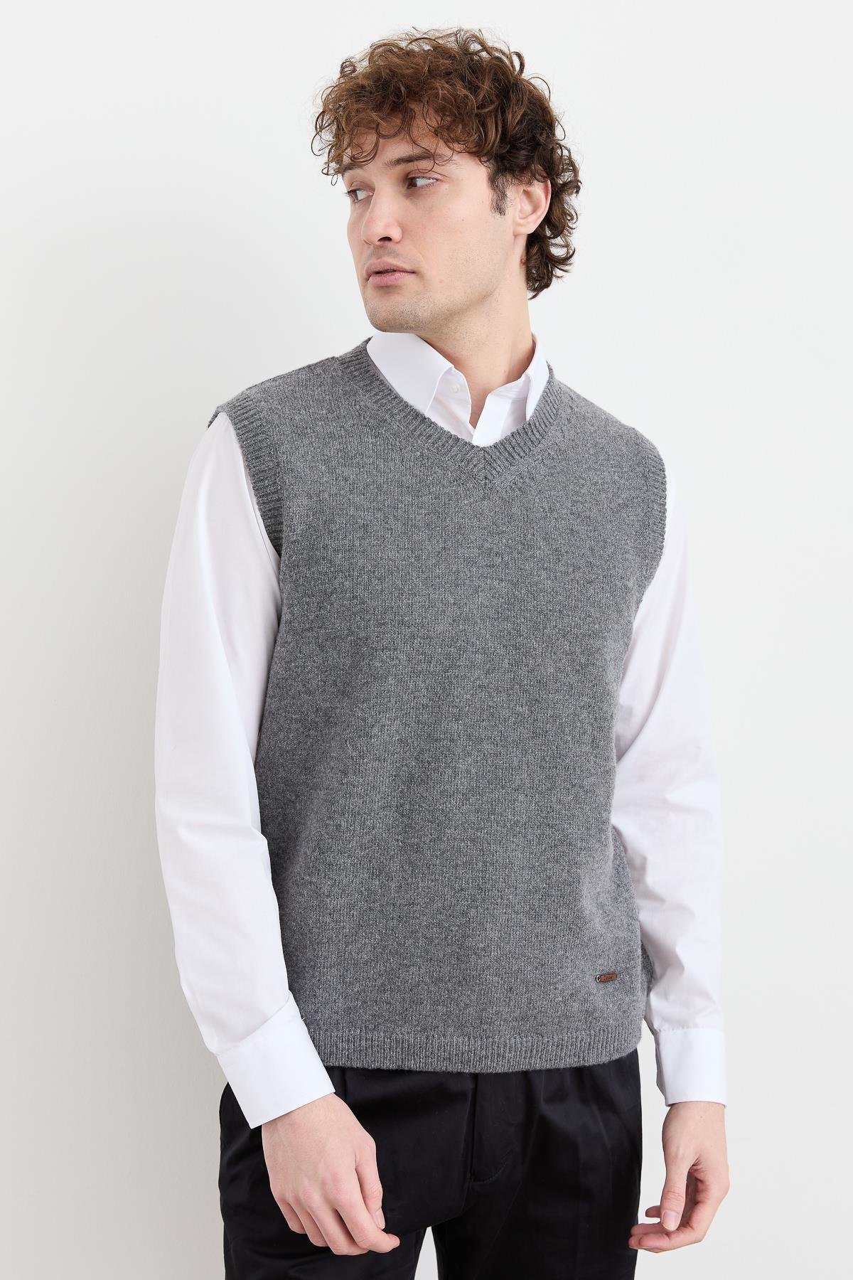 Мужской толстый шерстяной свитер с v-образным вырезом