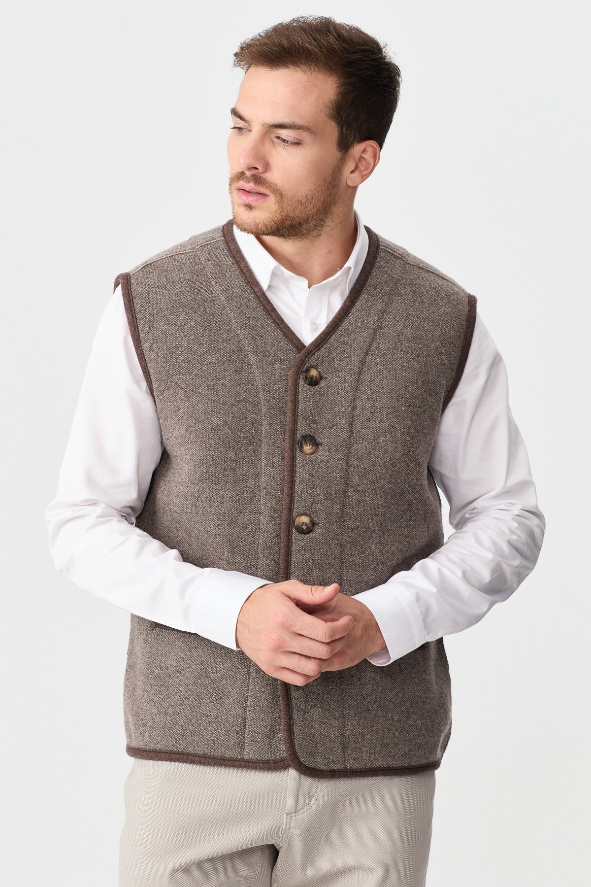 22569Erkek V Yaka Keçe Aksesuarlı Pike Dokuma Yün Yelek Vizon