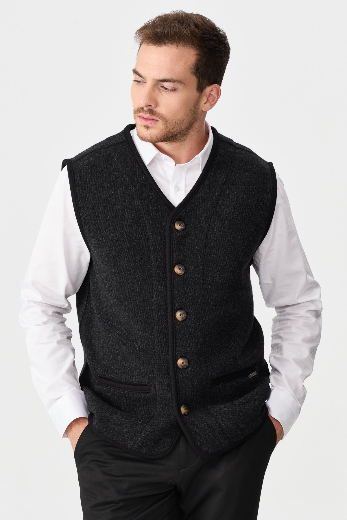 Мужской вязаный шерстяной жилет с бархатными вставками и V-образным вырезом черный