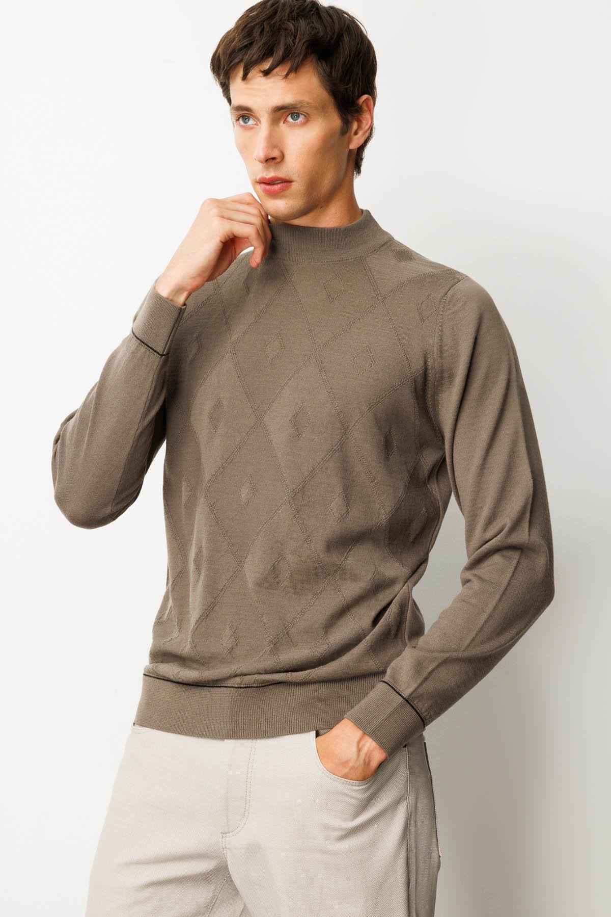 25605Erkek Yarım Balıkçı Yaka Çizgili Baklavalı Yün Kazak Vizon