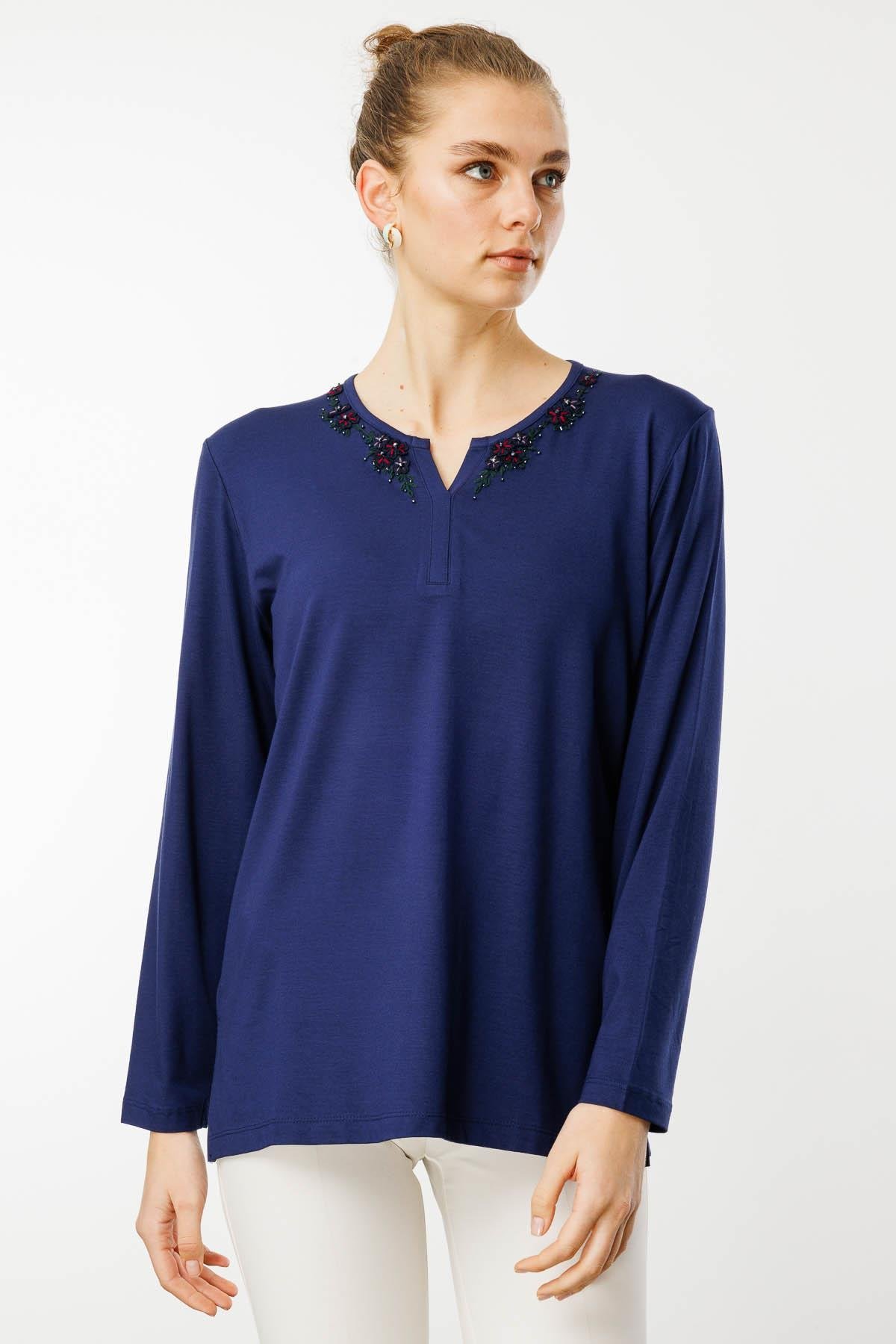 24753Kadın Açma Yaka Dantel Çiçek İşlemeli Penye Bluz Lacivert