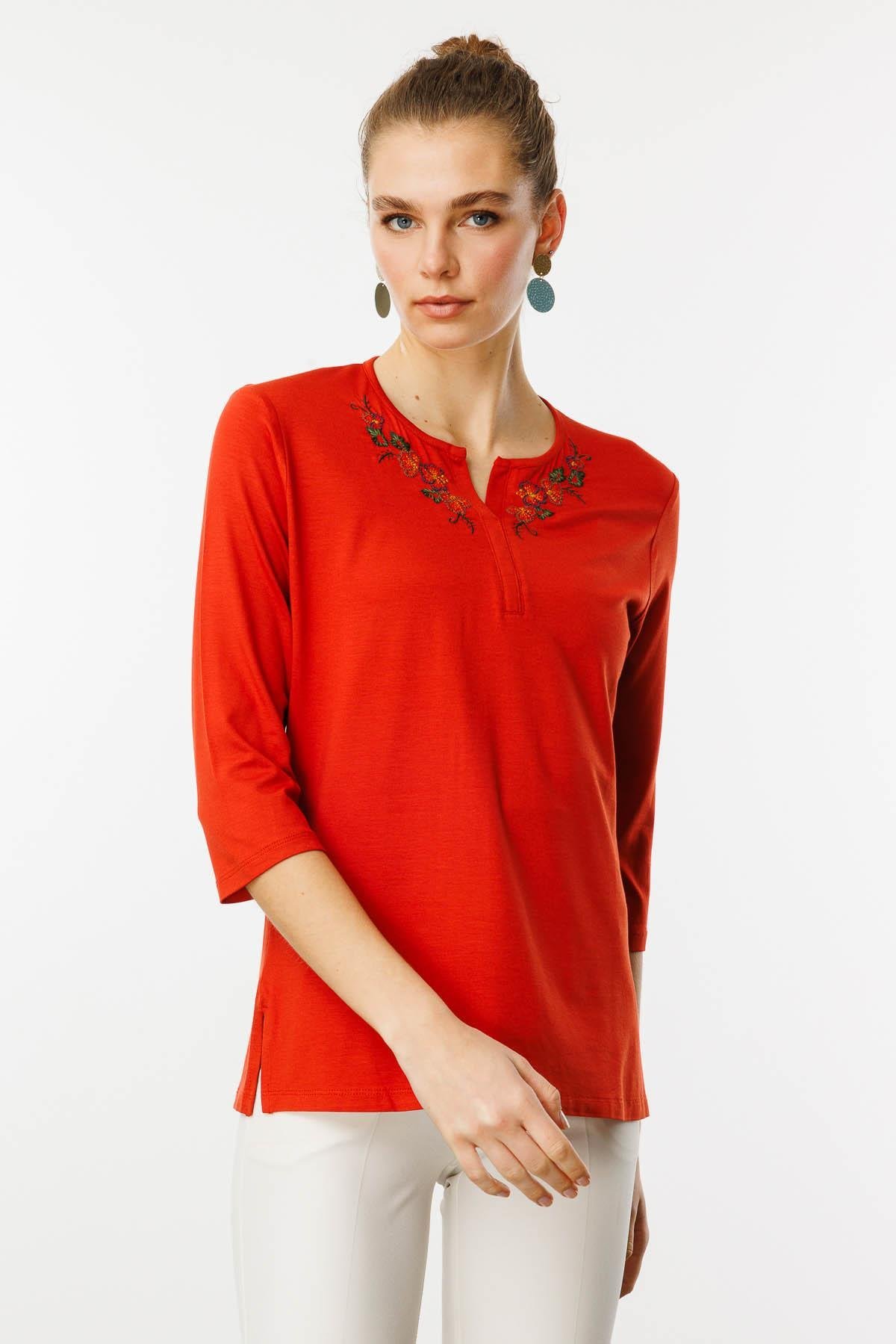 25701Kadın Açma Yaka Nakış İşlemeli Penye Bluz Oranj