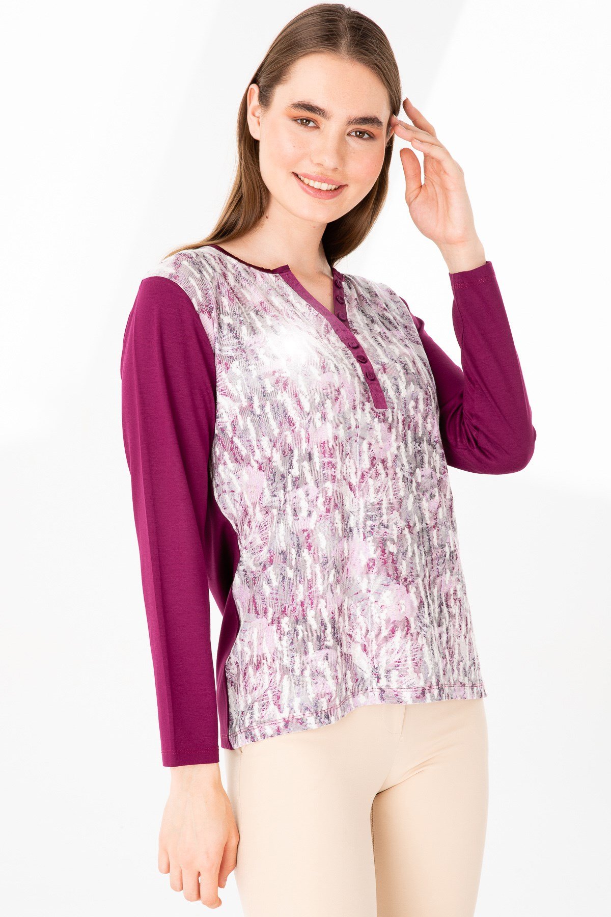 Женская блузка цвета сливы