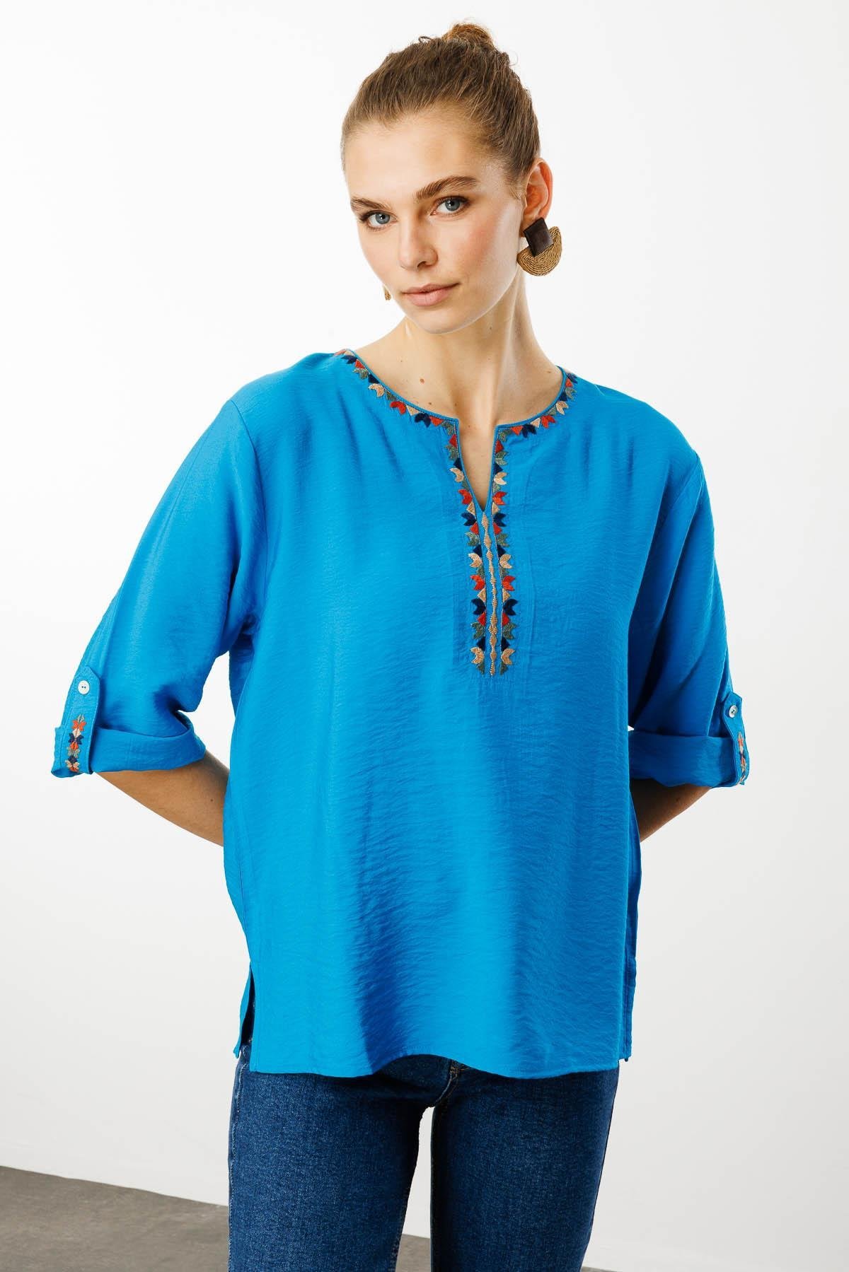 KMY24094Kadın Açma Yaka Yakası Etnik Nakışlı Gömlek Saks