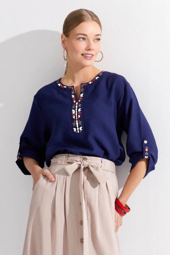 KMY24094Kadın Açma Yaka Yakası Etnik Nakışlı Gömlek Lacivert