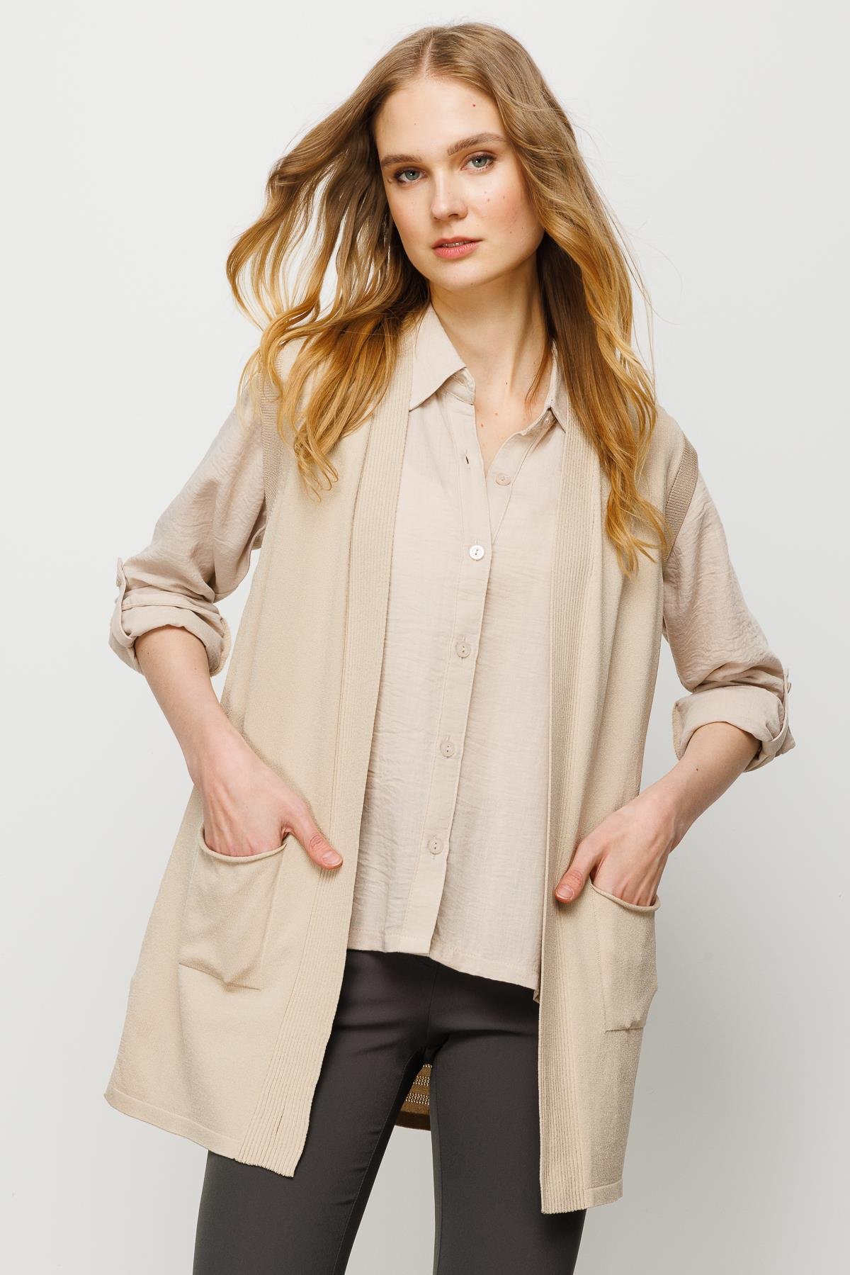 23356Kadın Arkası Desenli Araboy Triko Yelek Bej