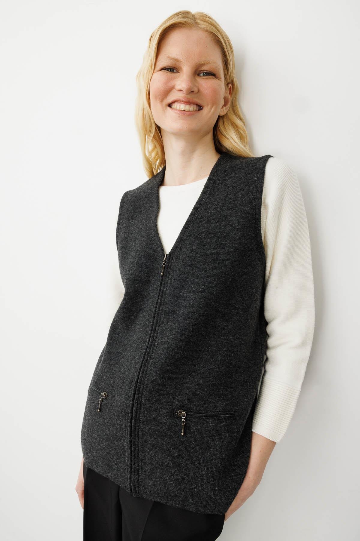 22003Женский шерстяной жилет темно-пепельно-серый
