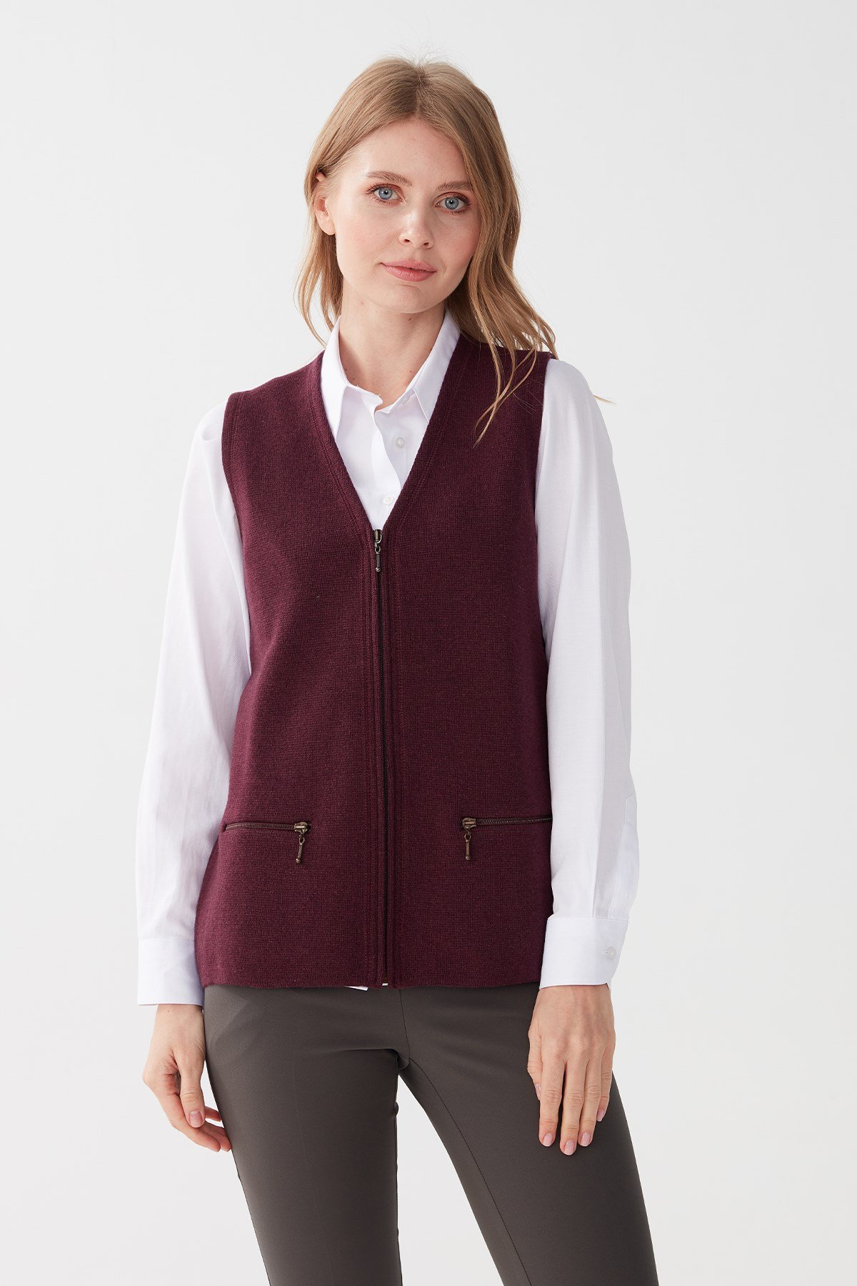 Женский шерстяной жилет темный цвет сливы