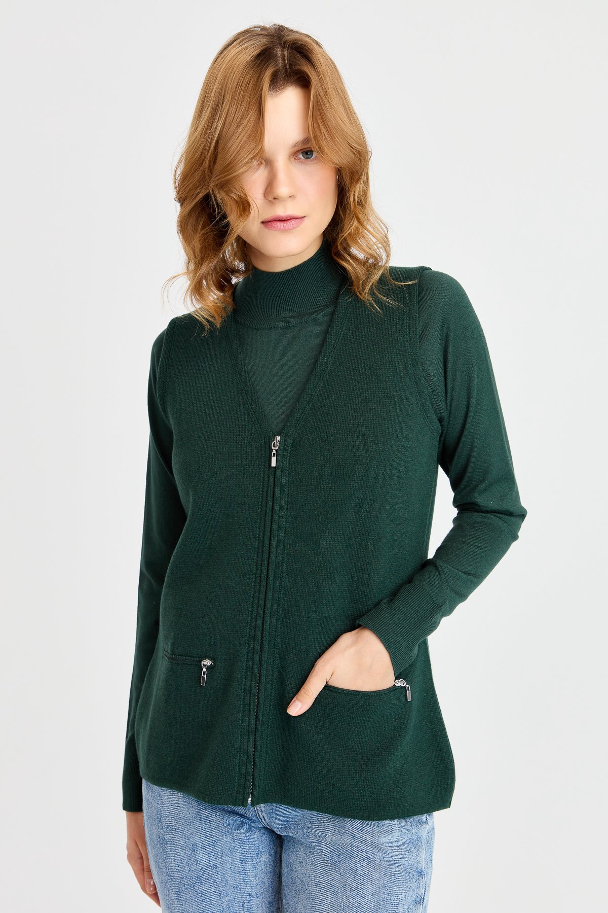 22003Женский шерстяной жилет зеленый