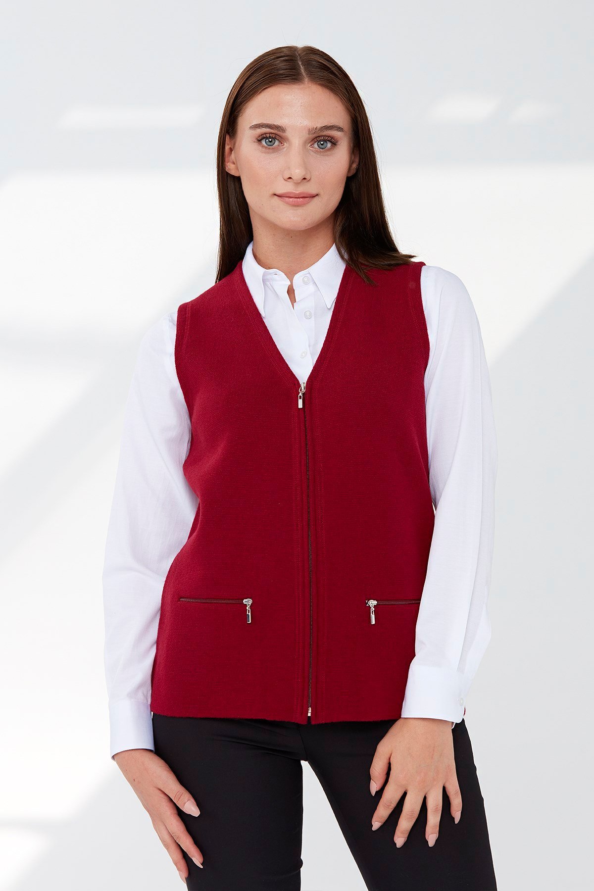 Женский шерстяной жилет светло-вишневый