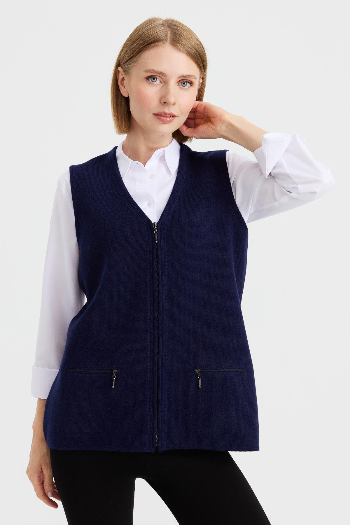 22003Kadın Çelik Örgü Cebi Fermuarlı Düz Triko Yelek Y.A.Lacivert