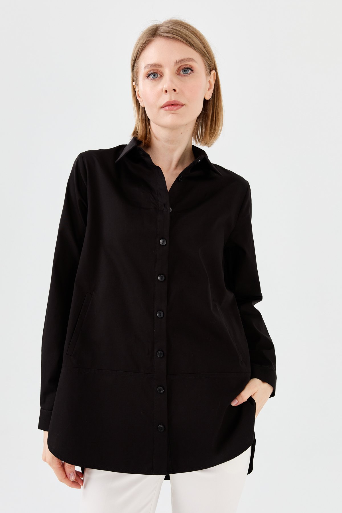 23853Kadın Cepli Saten Gömlek Siyah