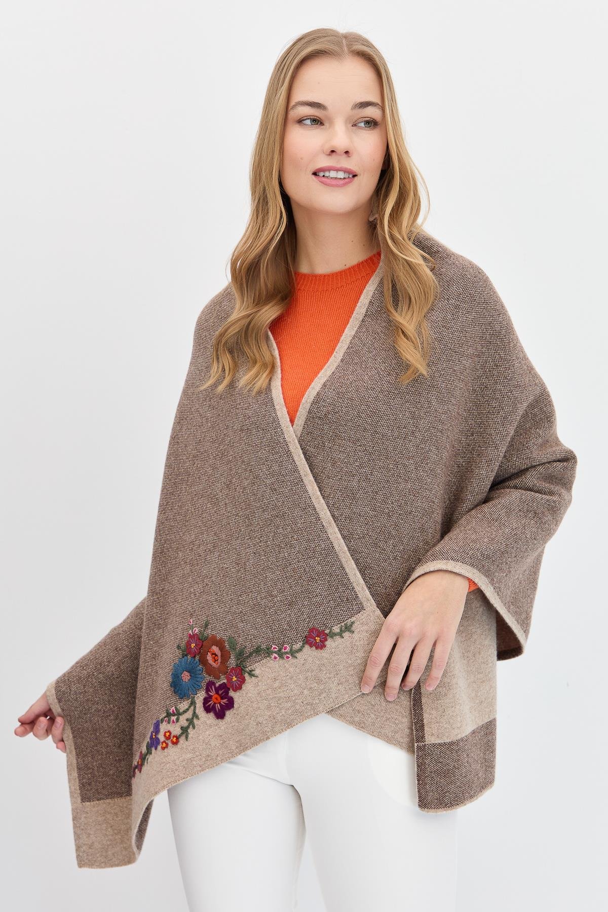 23154Kadın Çiçek İşlemeli Triko Şal K.Bej
