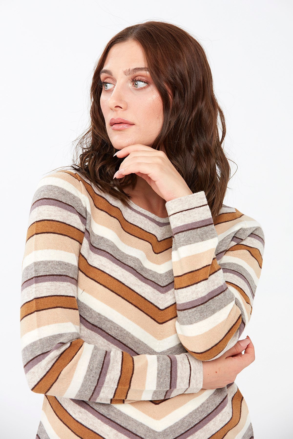 Женский шерстяной свитер светло-бежевый