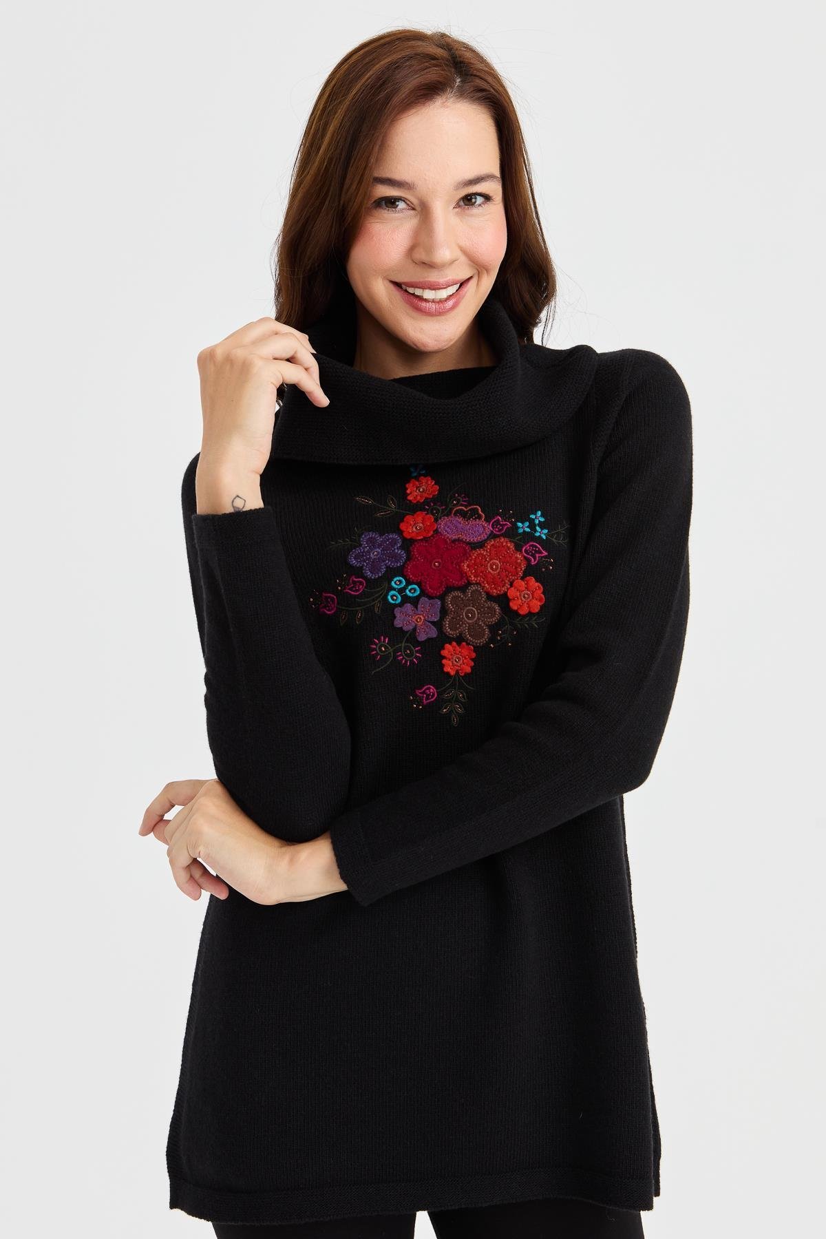 23157Kadın Degaje Yaka Önü İşlemeli Uzun Yün Kazak Siyah