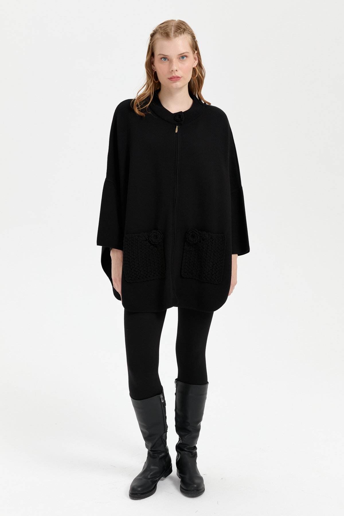 24059Kadın Dik Yaka Cebi Gül İşlemeli Fermuarlı Kısa Panço Siyah
