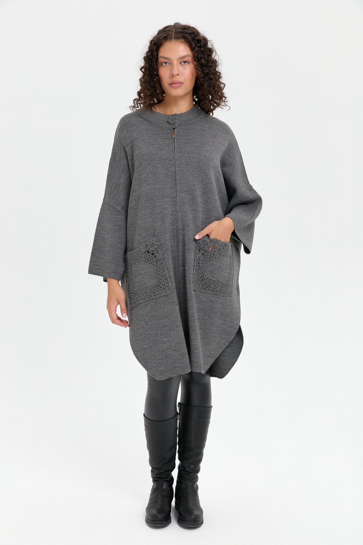 24060Kadın Dik Yaka Cebi Gül İşlemeli Fermuarlı Panço Gri Melanj