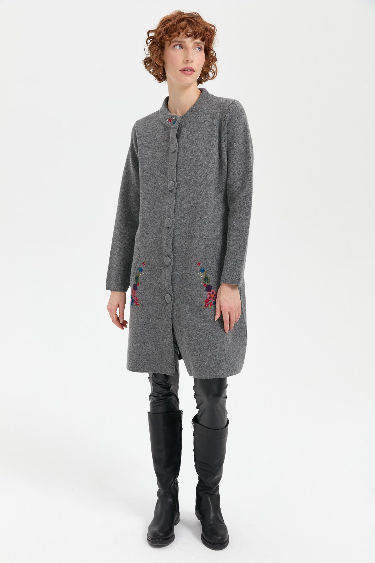 24012Kadın Dik Yaka Cebi İşlemeli Uzun Yün Kaban Füme