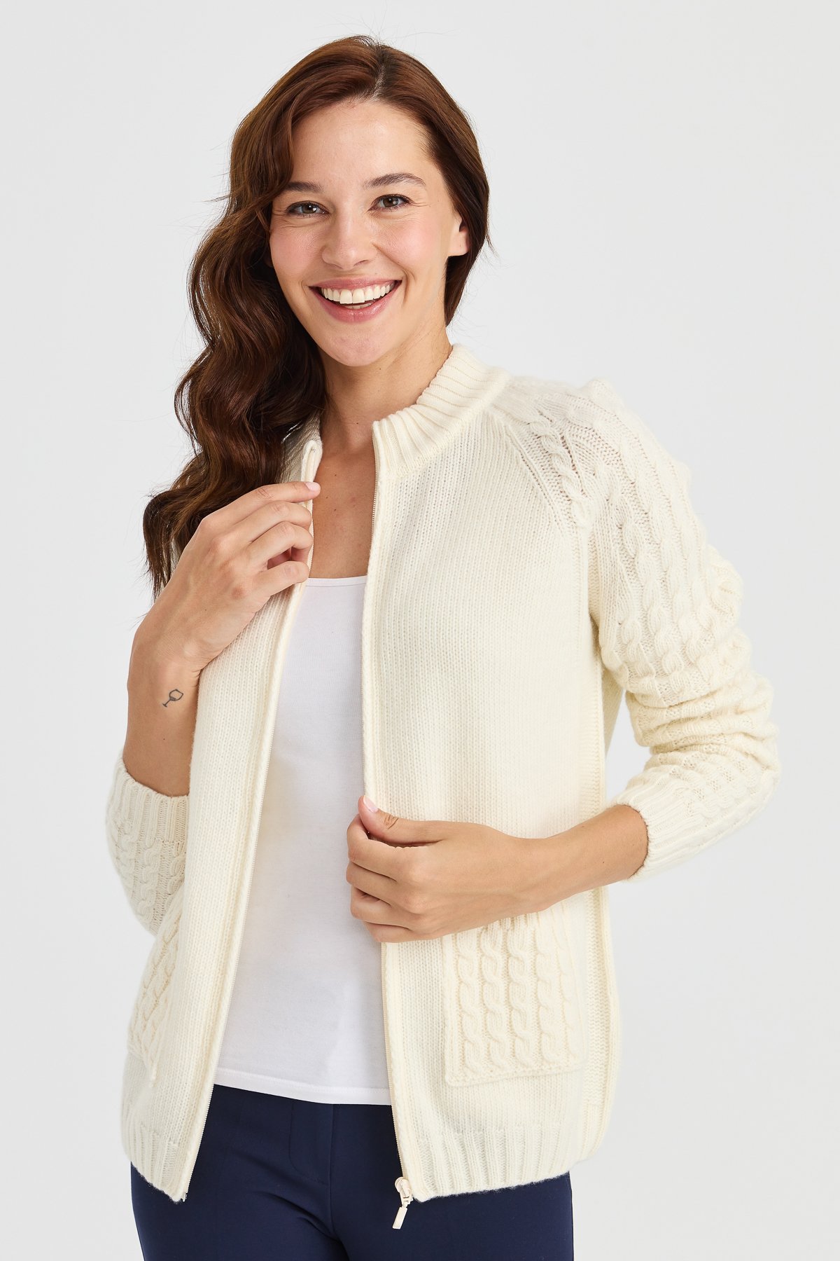 23203Kadın Dik Yaka Cebi ve Kolu Saç Örgü Yün Ceket Kemik