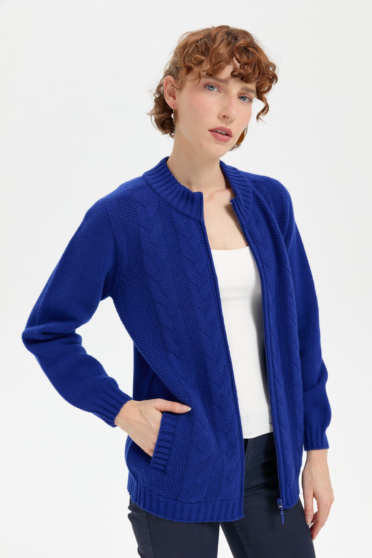 24268Kadın Dik Yaka Dikişsiz Önü Saç Örgülü Yün Hırka K.S.Mavi