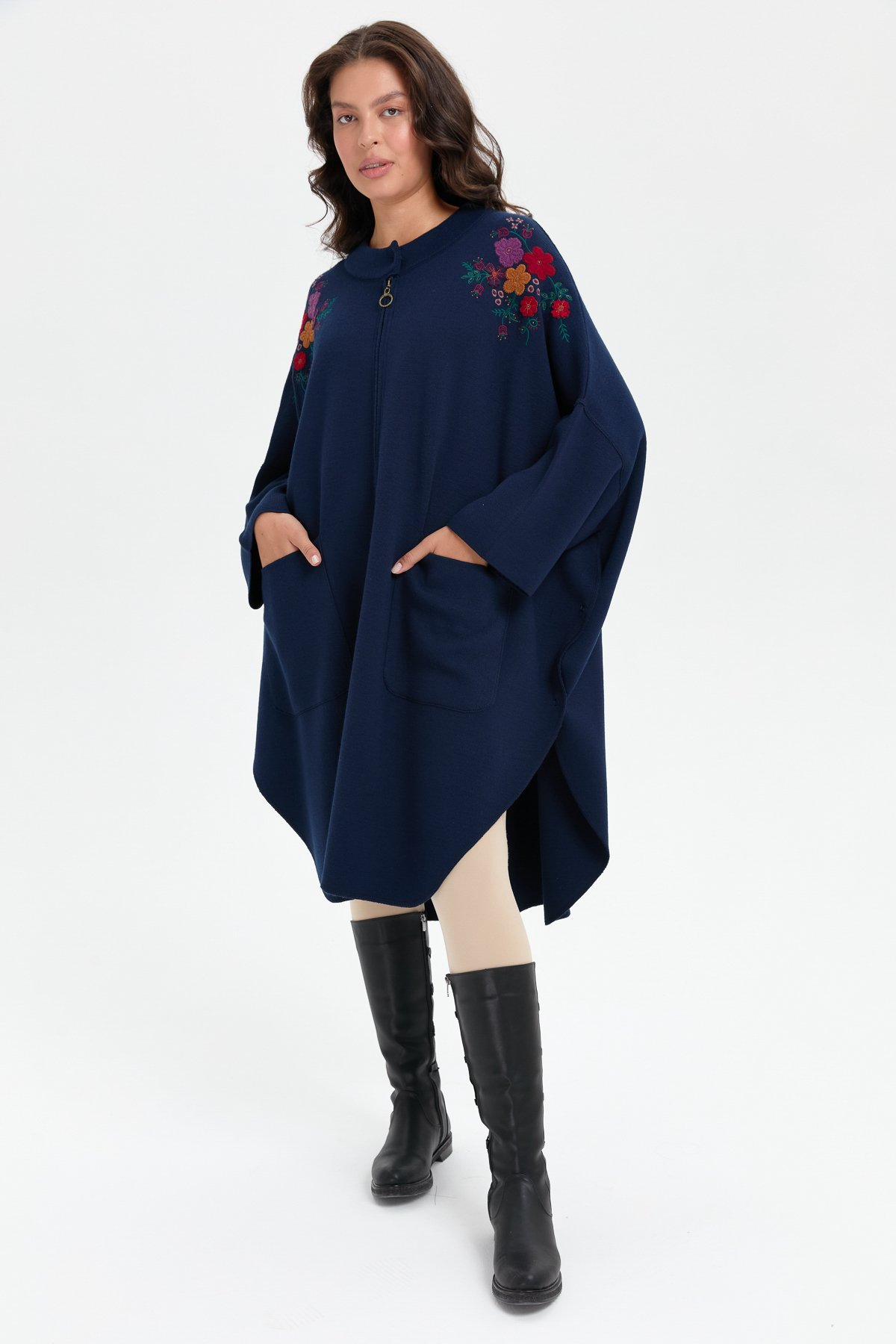 24056Kadın Dik Yaka Omuzları İşlemeli Fermuarlı Panço Lacivert