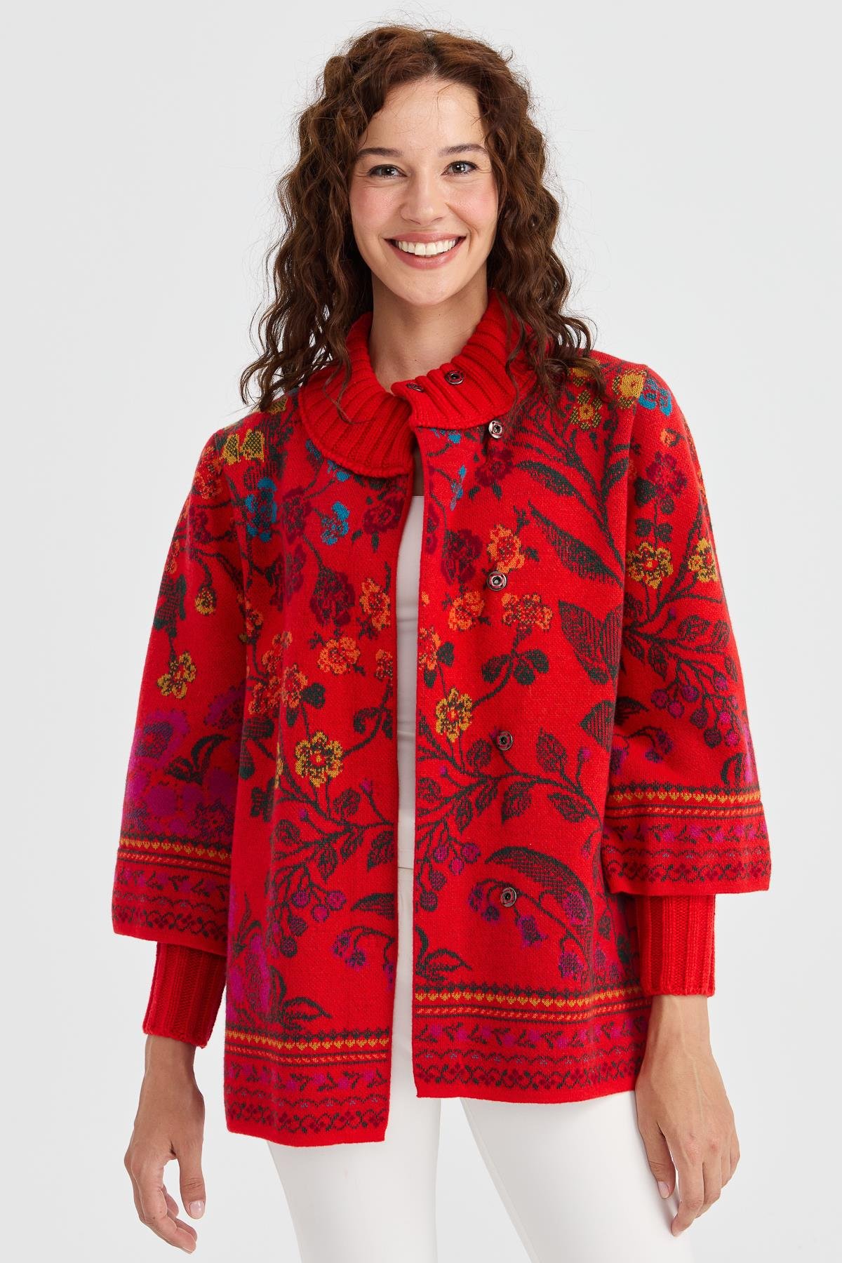 23017Kadın Dik Yaka Sarmaşık Çiçekli Yün Kaban Mercan