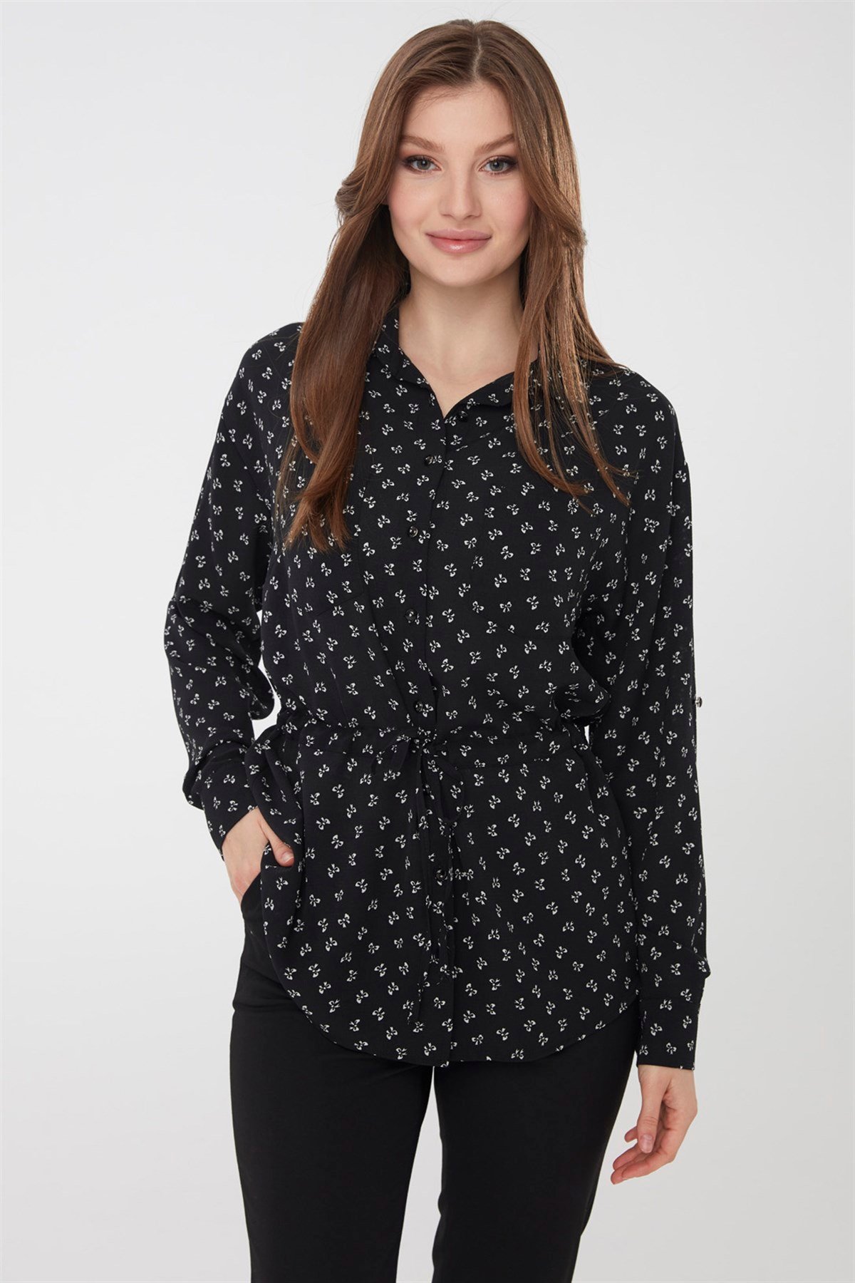 22801Kadın Fiyonk Desenli Cepli Gömlek Siyah