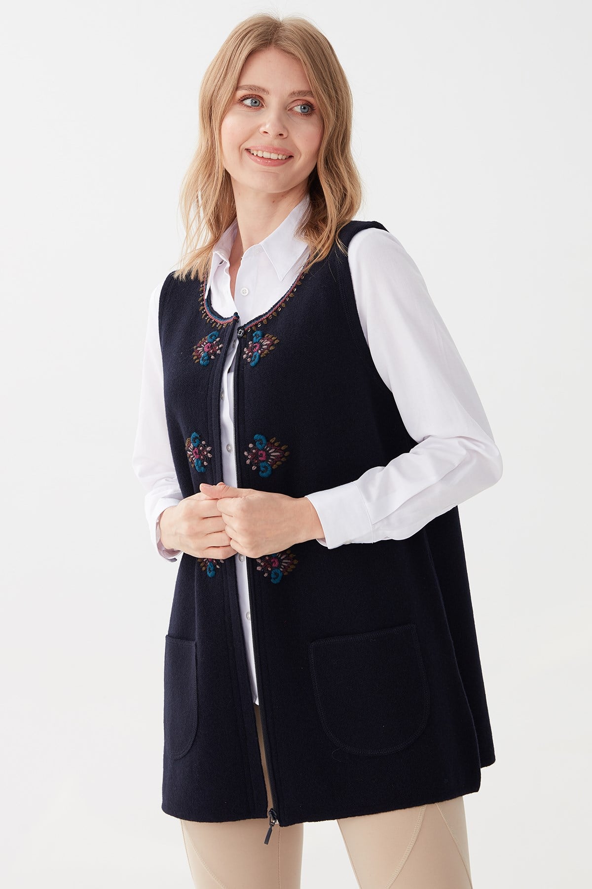 20130Kadın Güpür Dantel İşlemeli Araboy Sıfır Yaka Triko Yelek K.Lacivert