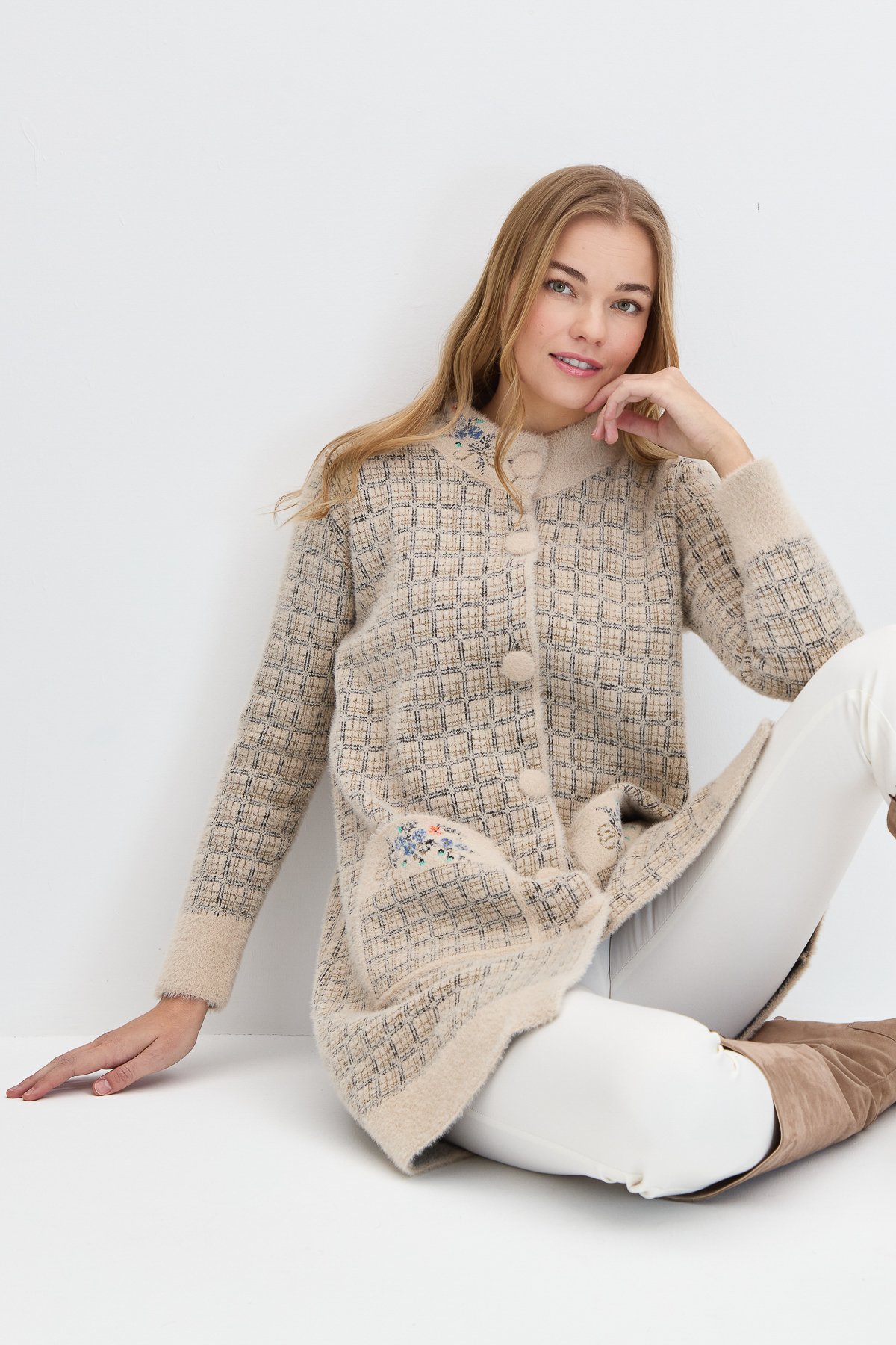 23399Kadın Hakim Yaka Düğmeli Uzun Kaban Bej