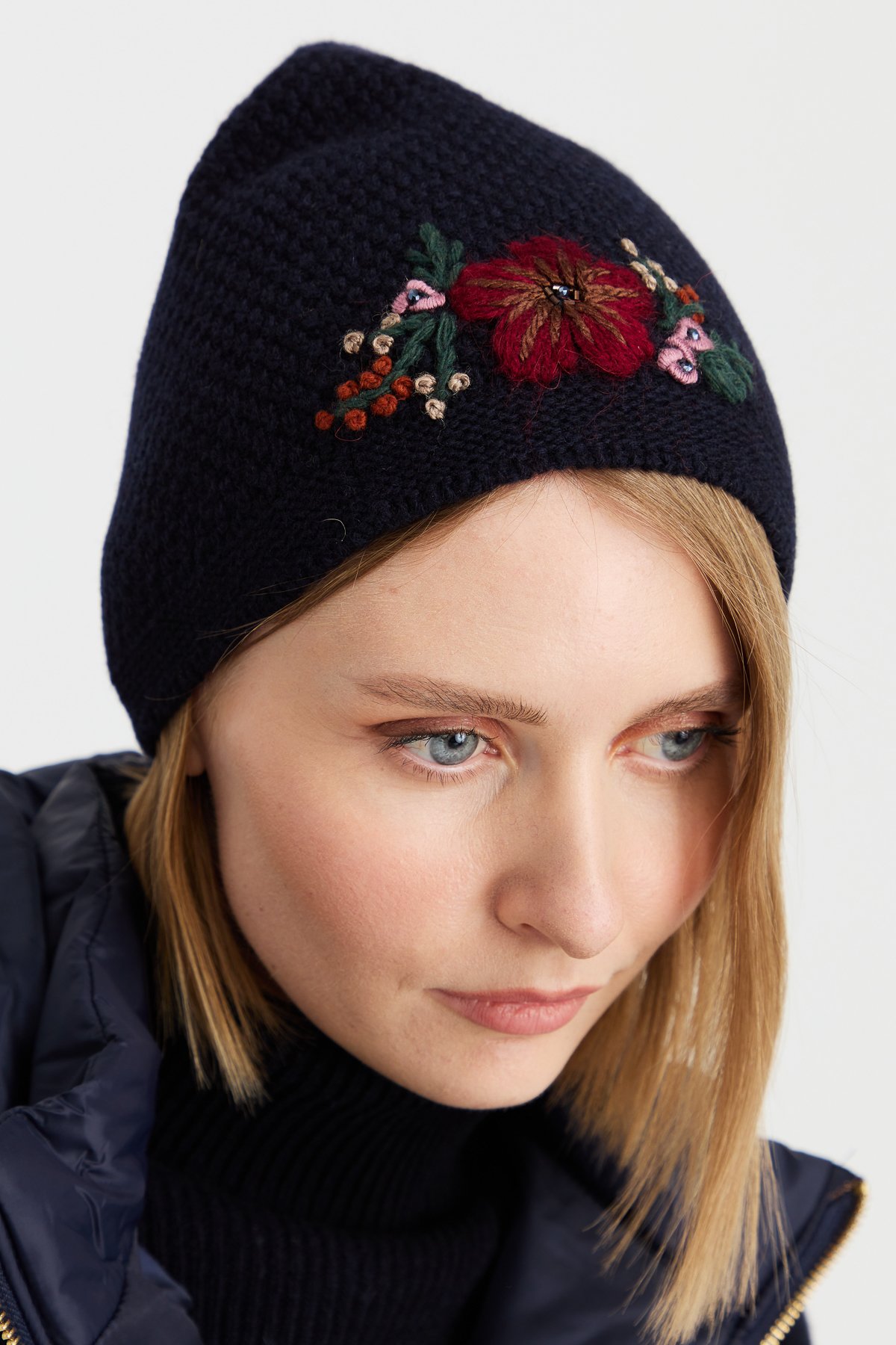 22028Kadın İşlemeli Yün Bere K.Lacivert