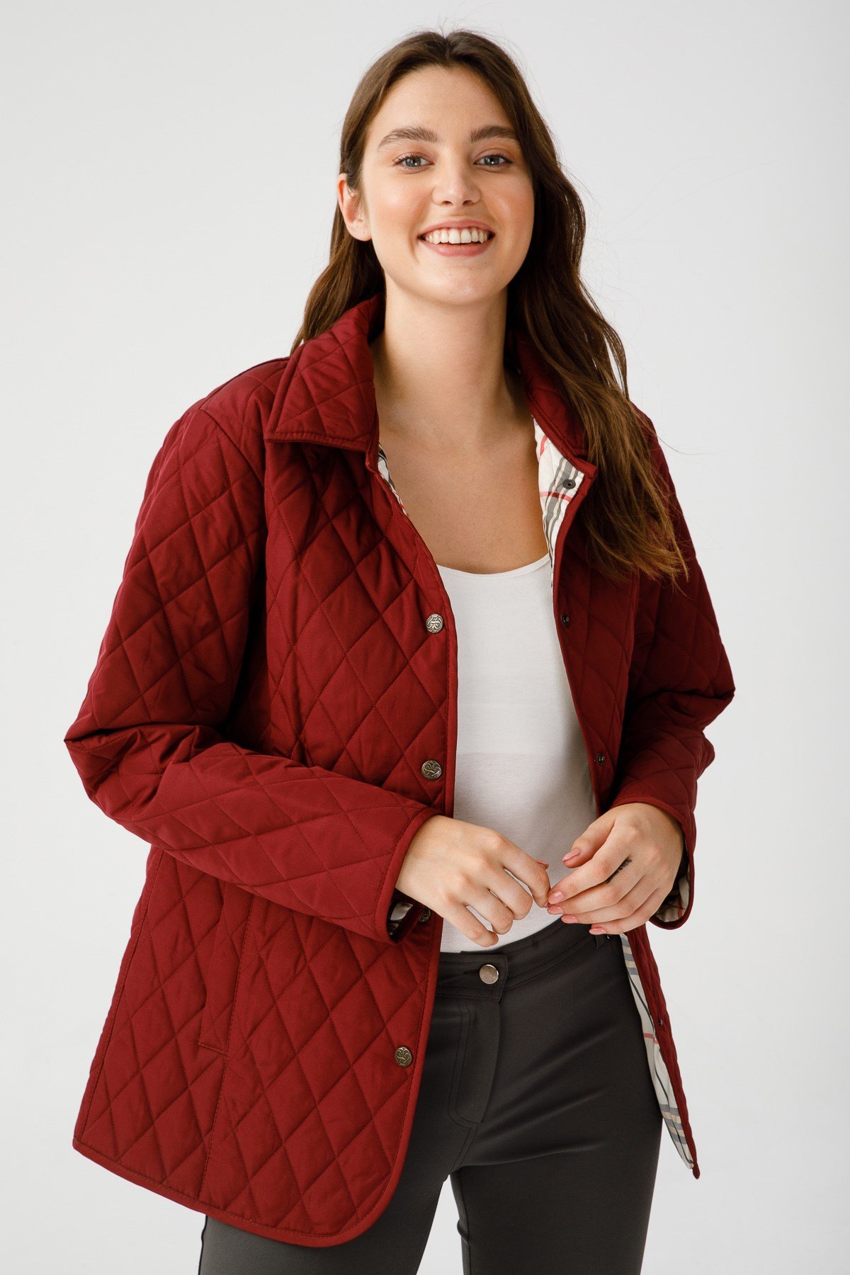 Женское стеганое пальто бордовое