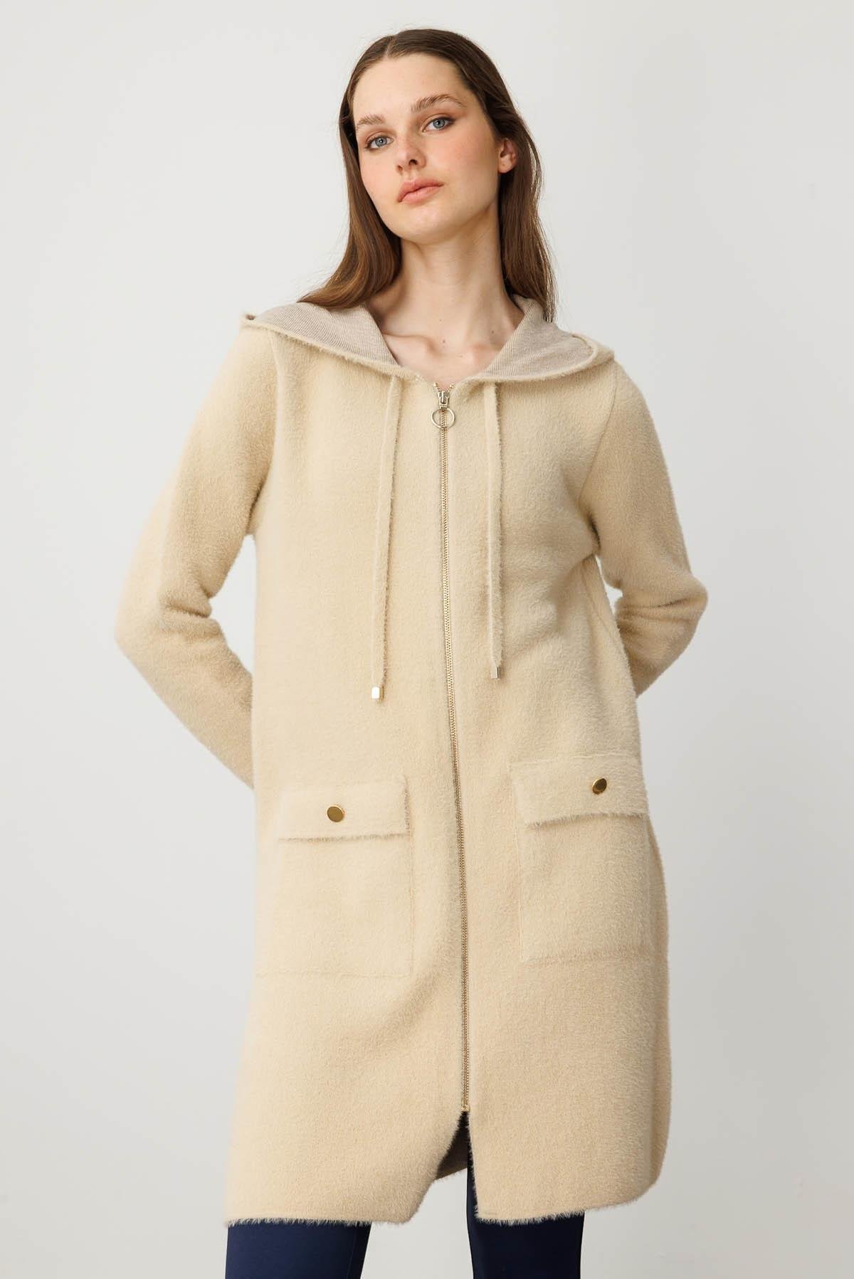 25011Kadın Kapüşonlu Cebi Metal Düğmeli Afrodit Kaban Bej