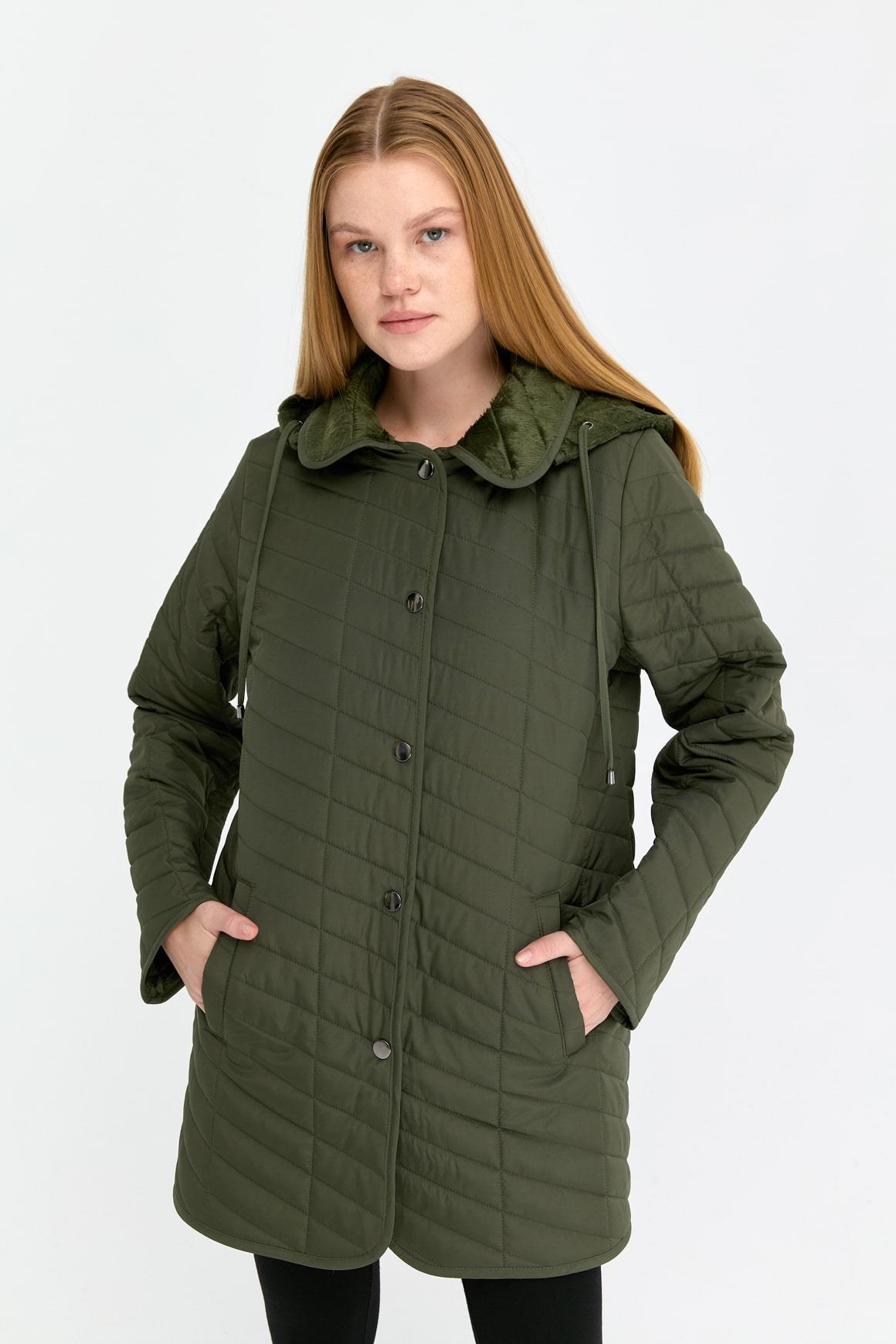 24421Kadın Kapüşonlu Enine Çizgili Araboy Kapitone Kaban Haki