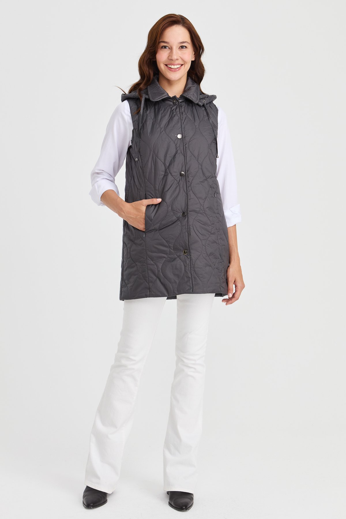 23406Kadın Kapüşonlu Kapitone Yelek Gri