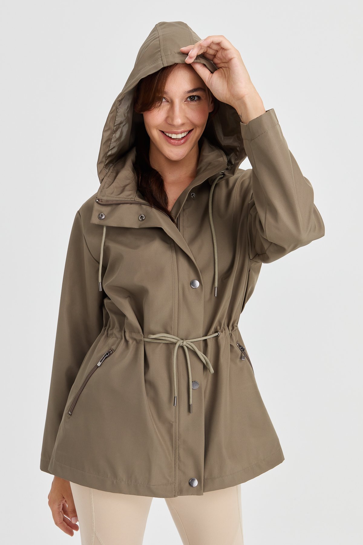 Женский короткий тренч с капюшоном