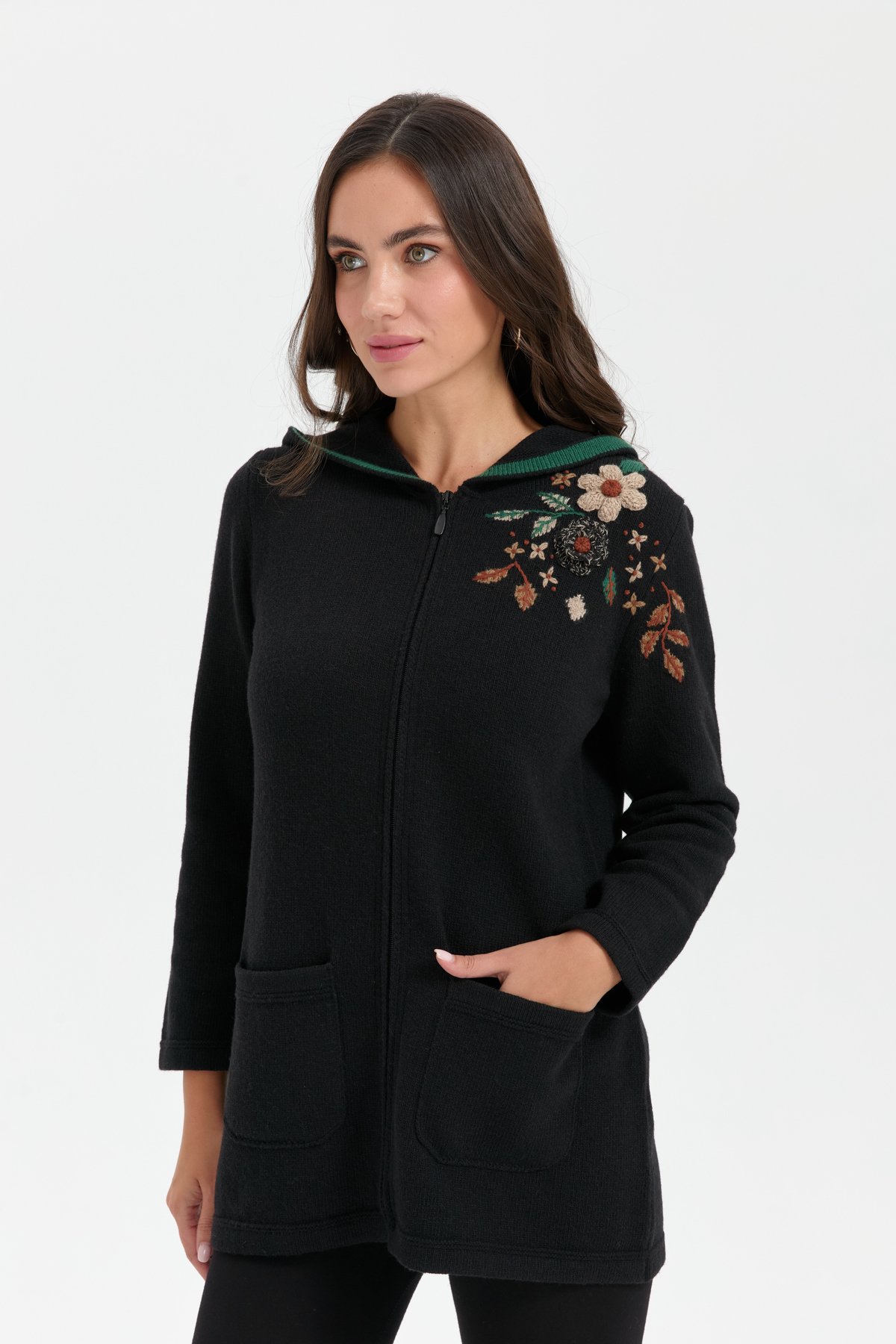 24080Kadın Kapüşonlu Omzu İşlemeli Araboy Yün Hırka Siyah