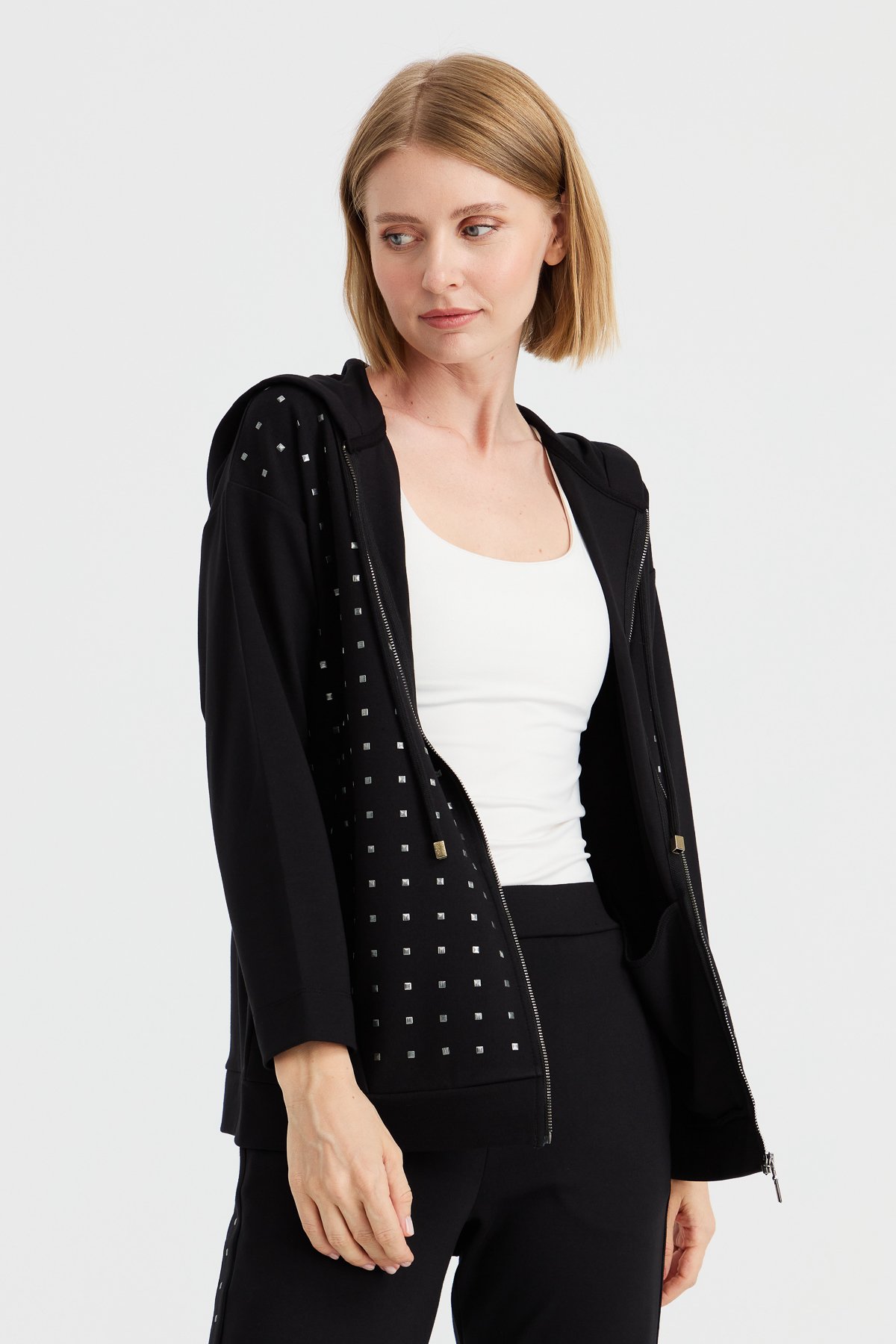 KMK23011Kadın Kapüşonlu Önü Minik Kare Taşlı Sweat Siyah