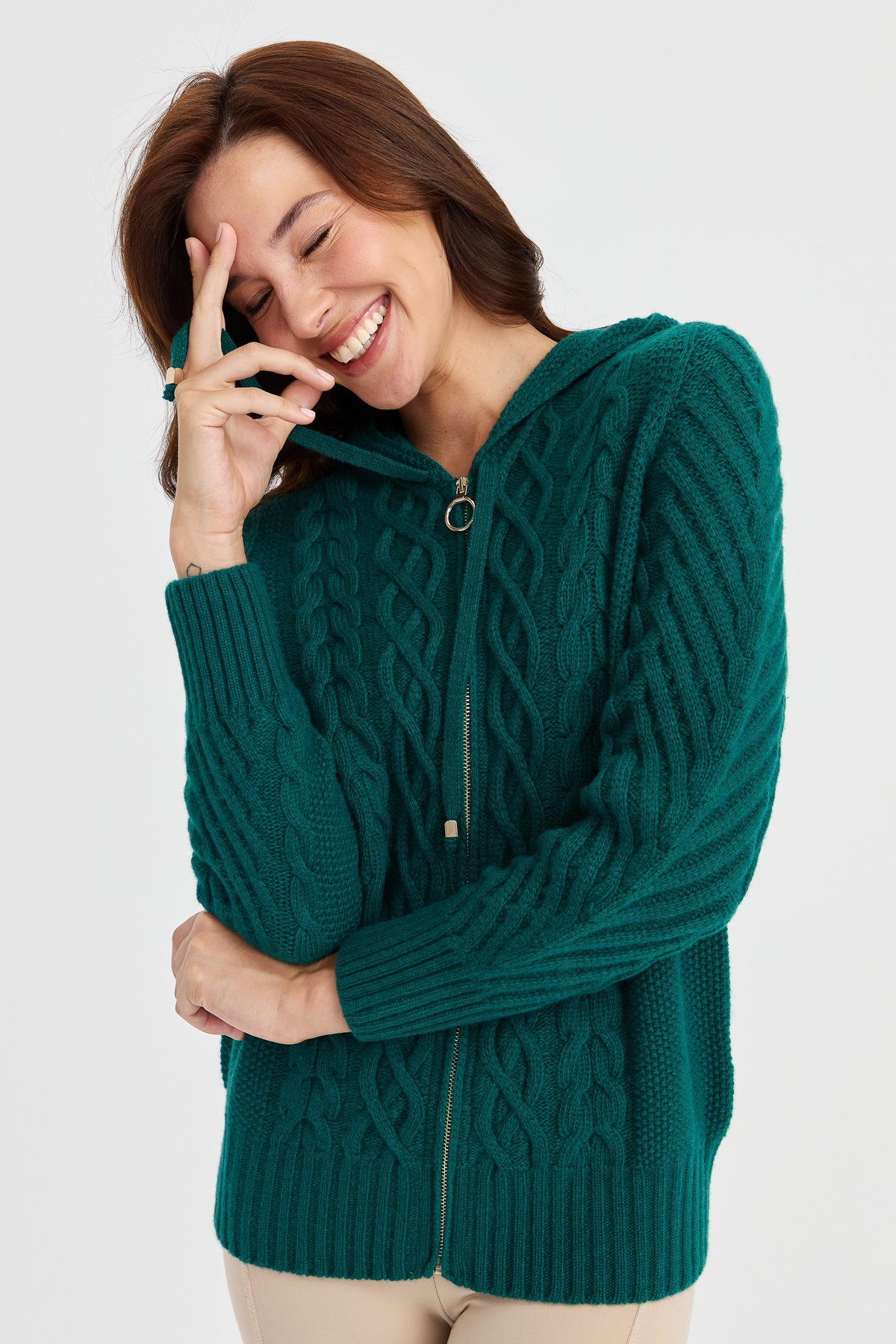 23198Kadın Kapüşonlu Saç Yürütme Örgülü Yün Ceket K.Ö.başı