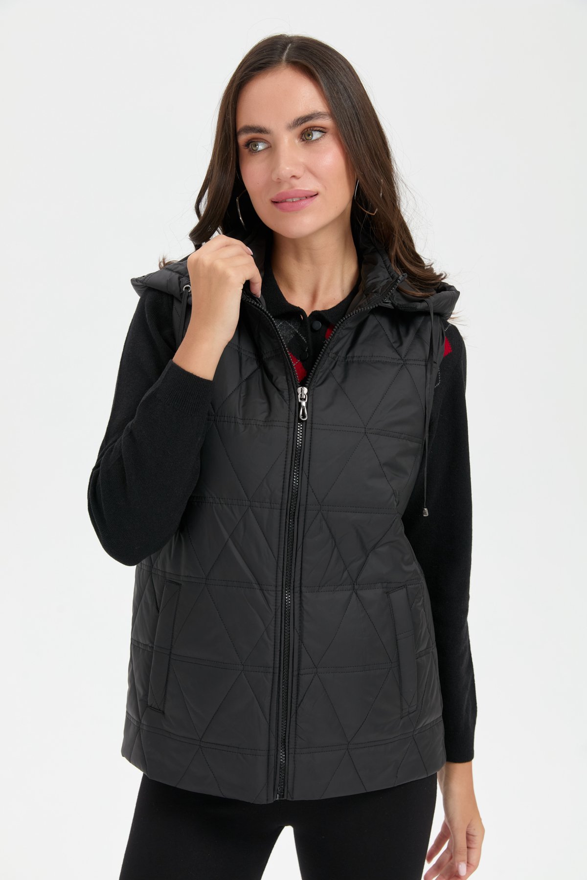 24414Kadın Kapüşonlu Üçgen Desenli Kısa Kapitone Yelek Siyah