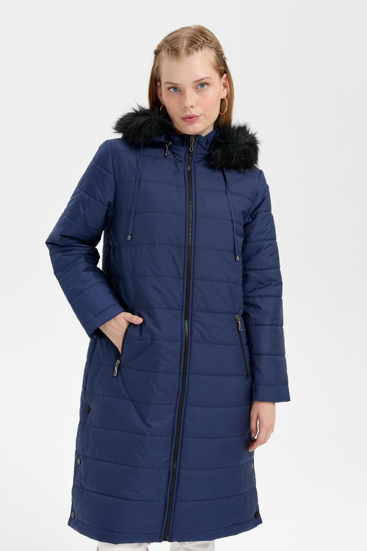 23404Kadın Kapüşonu Kürklü Uzun Kapitone Kaban Lacivert