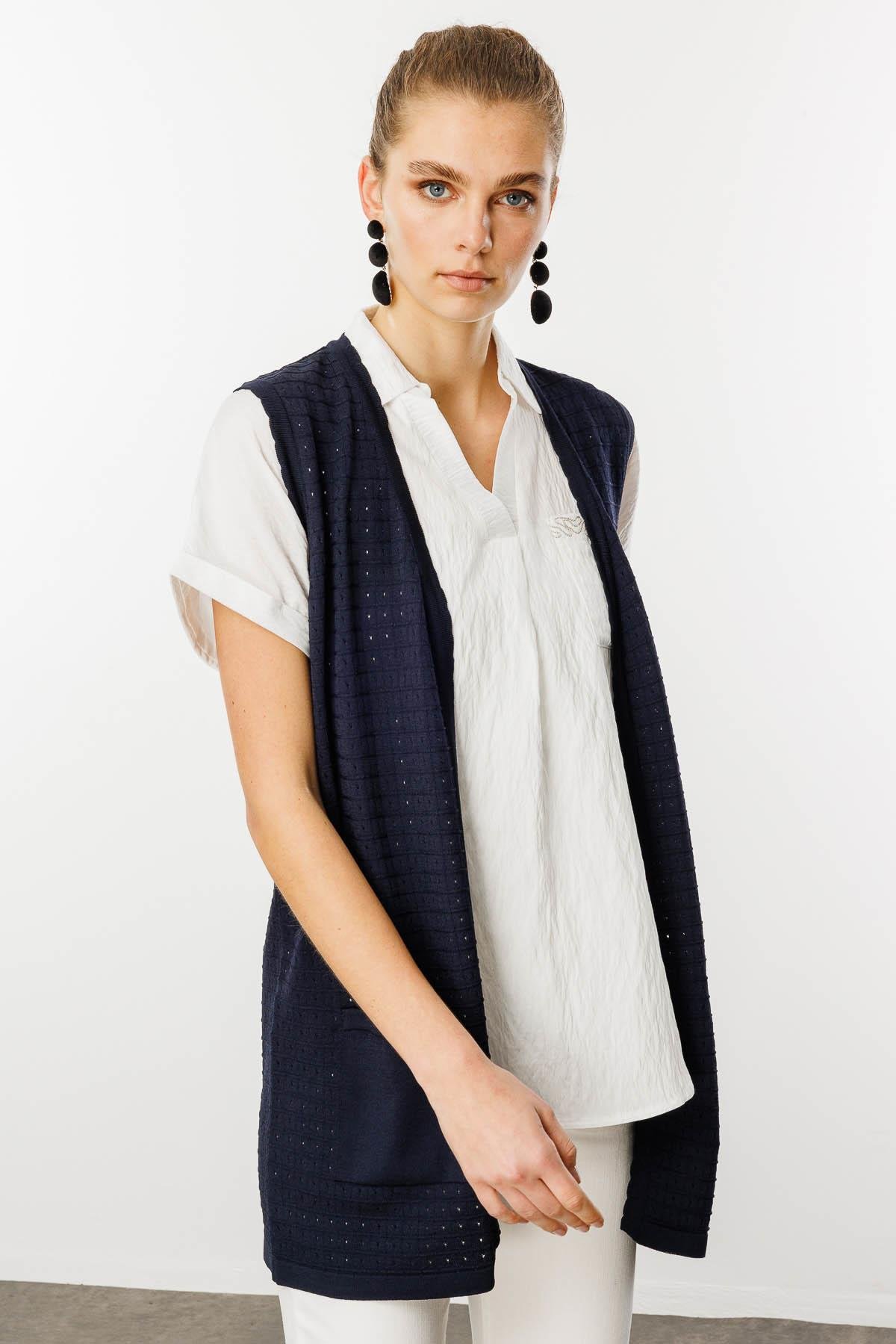 25354Kadın Kare Örgülü Uzun Triko Yelek Lacivert