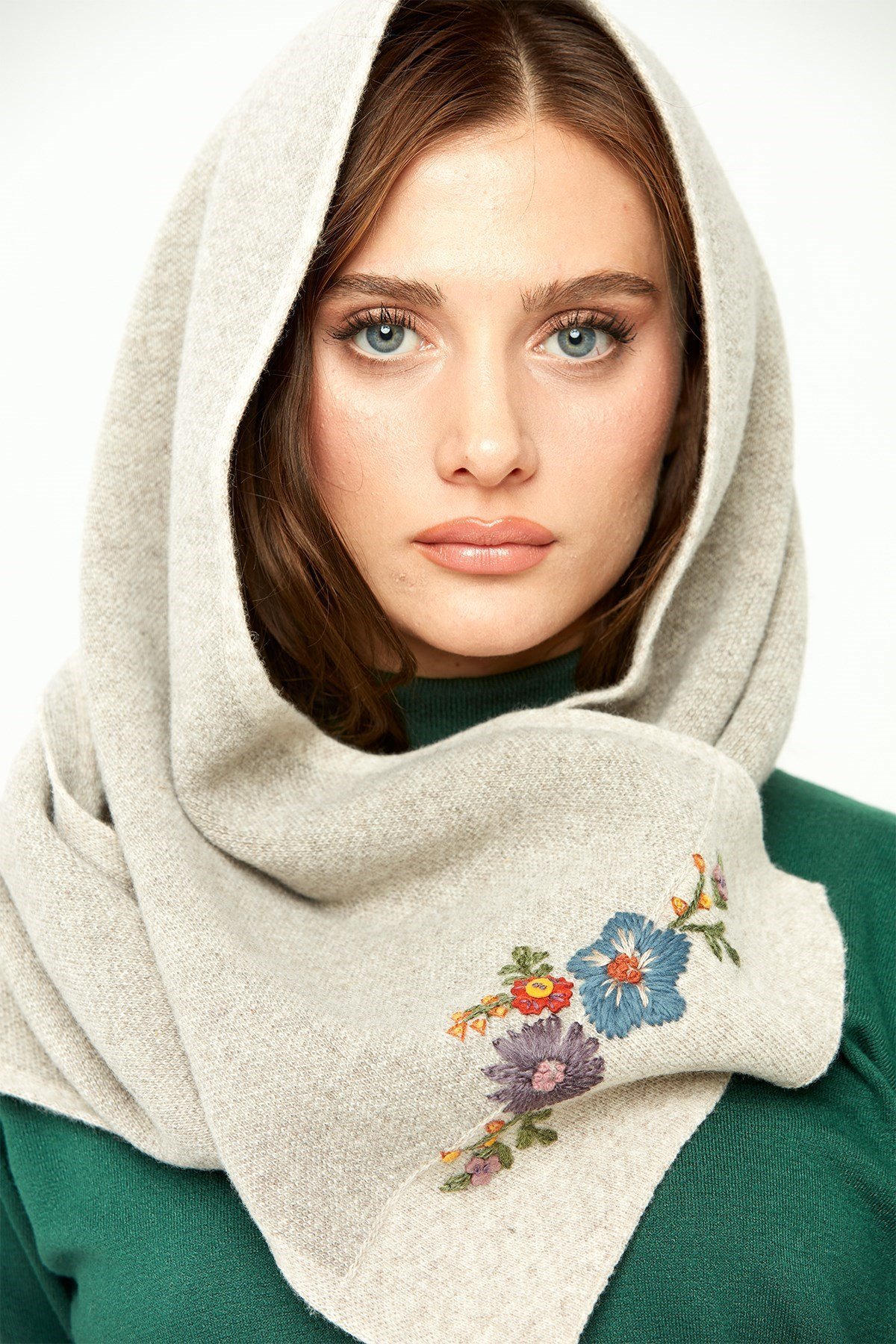 22155Kadın Kenarları Bordürlü Nakış İşlemeli Kaşkol V.Bej