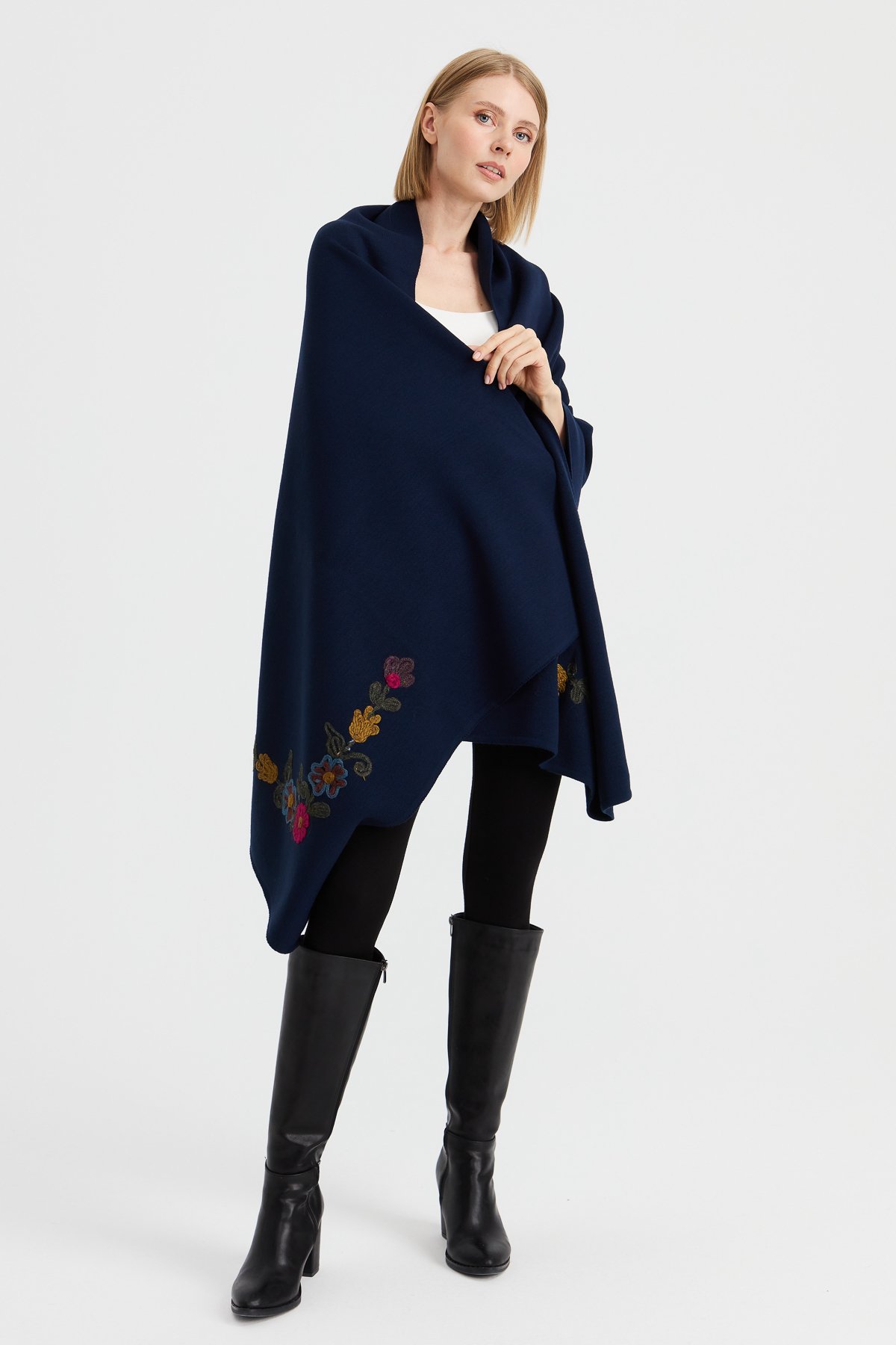 23022Kadın Köşeleri Nakış İşlemeli Şal Lacivert