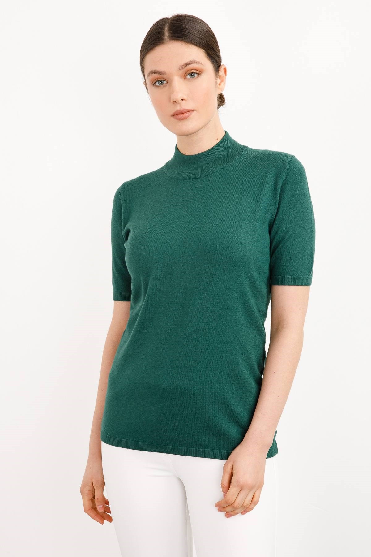 Женская блузка с высоким воротником из лайкры светло-зеленая