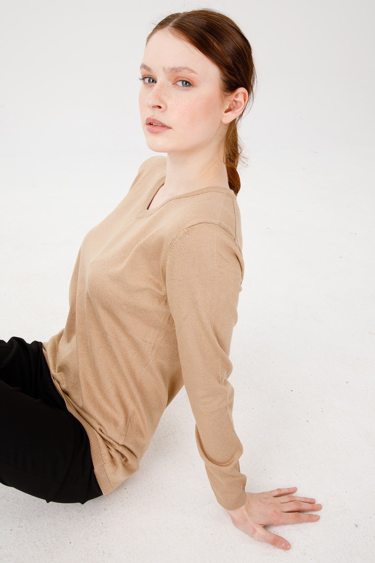 Женская базовая блузка из лайкры с V-образным вырезом Цвет Темно-желтый