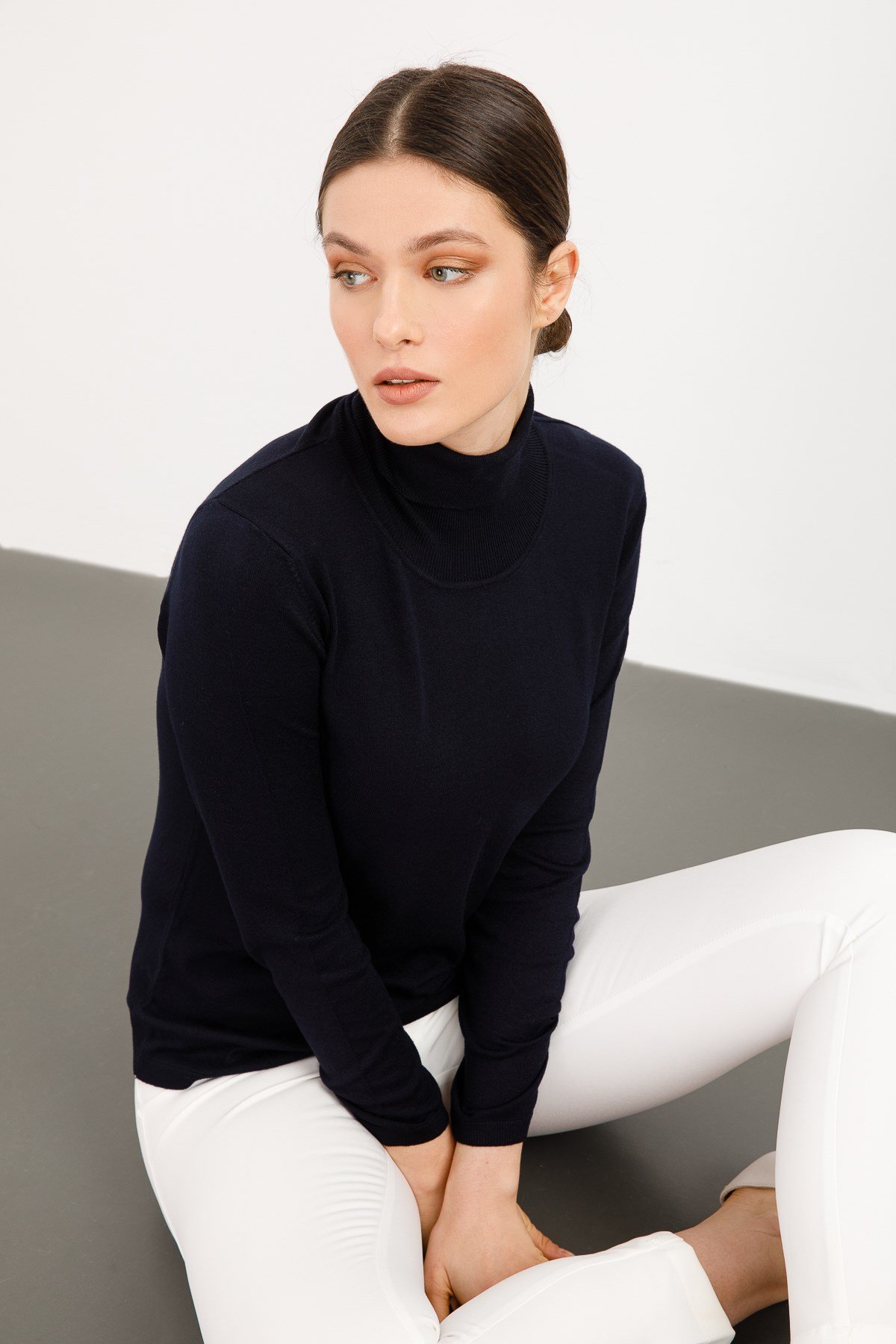 Женская базовая блузка из лайкры. Темно-синий