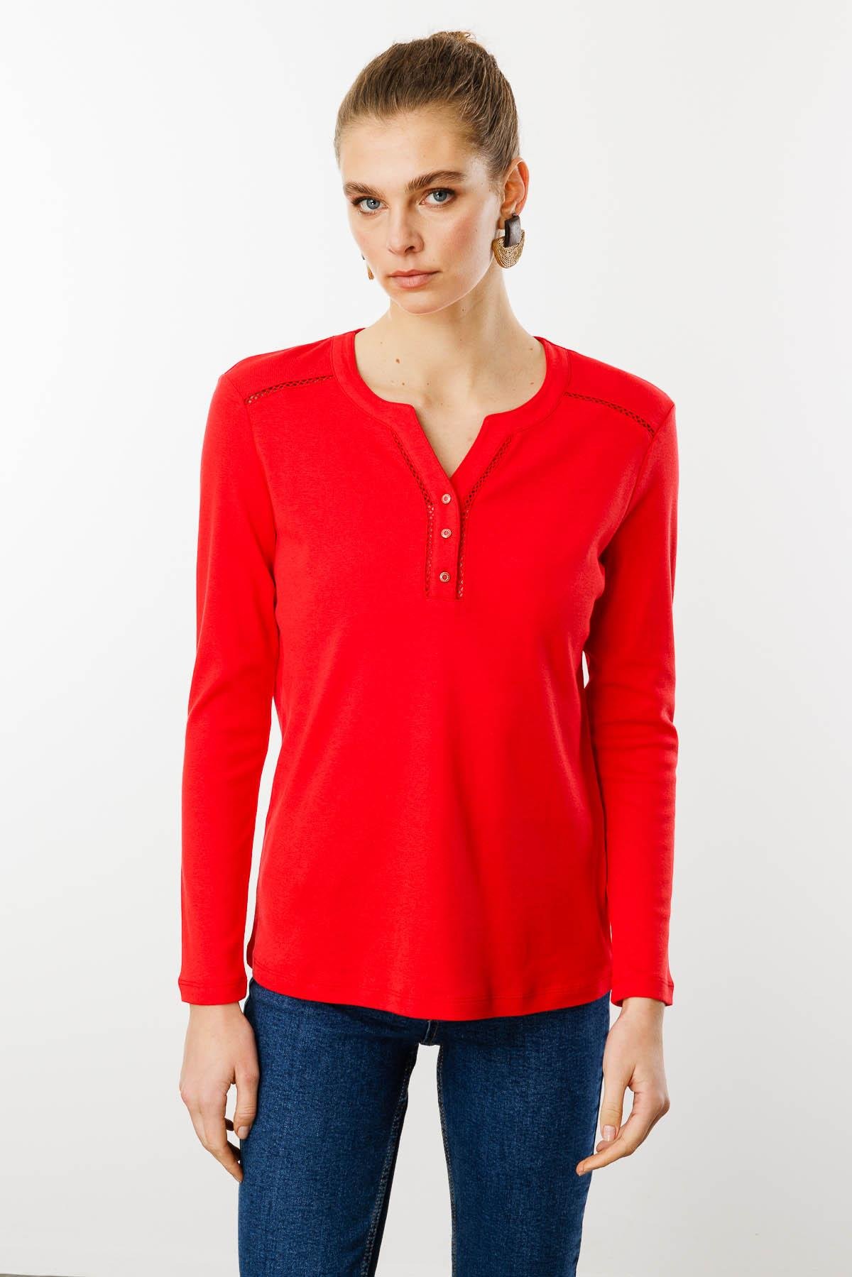 KMY24012Kadın Omzu ve Yakası İğne İşli Pamuklu Bluz Kırmızı